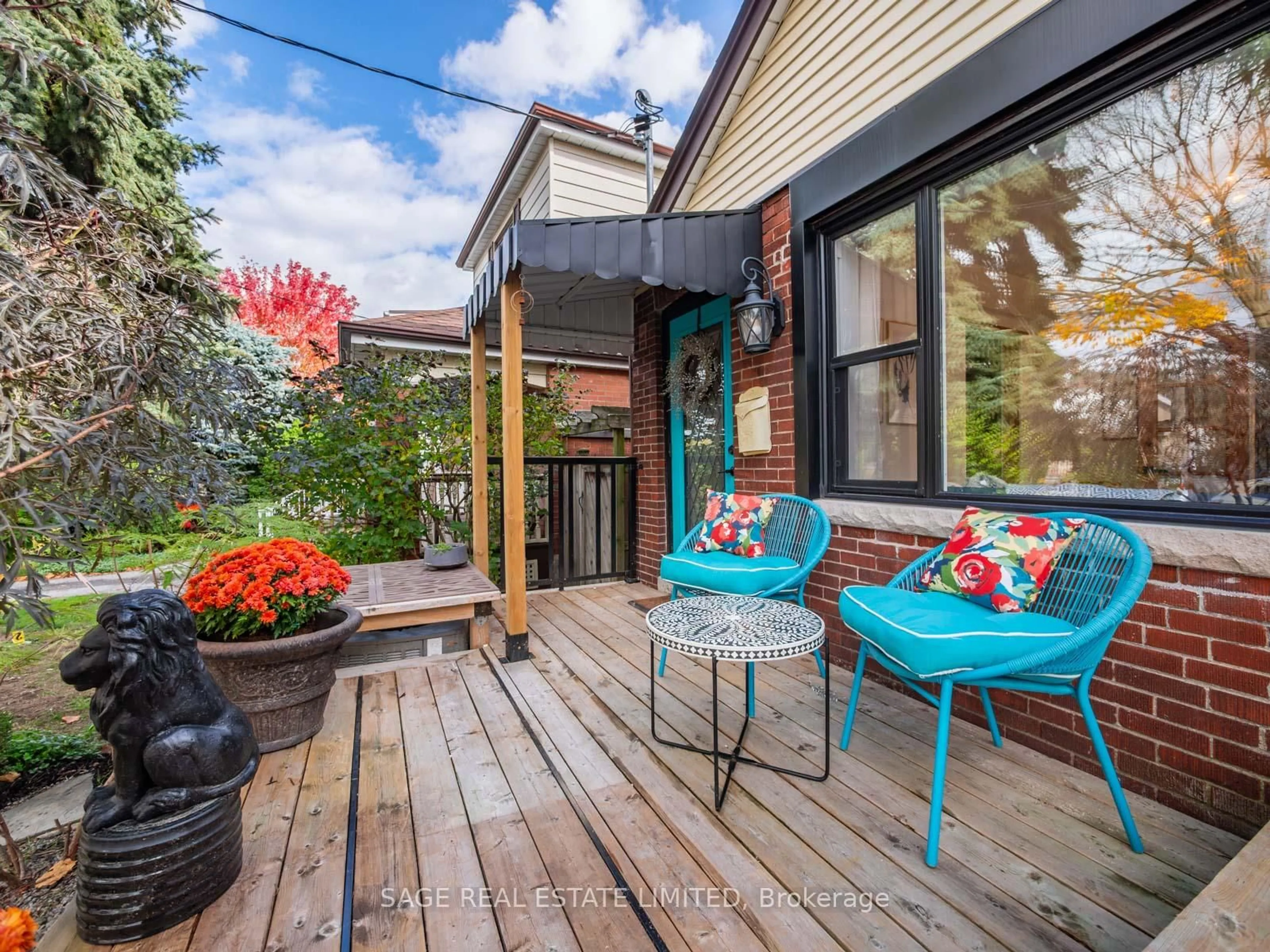 Patio, street for 19 SAVOY Ave, Toronto Ontario M4C 2X4