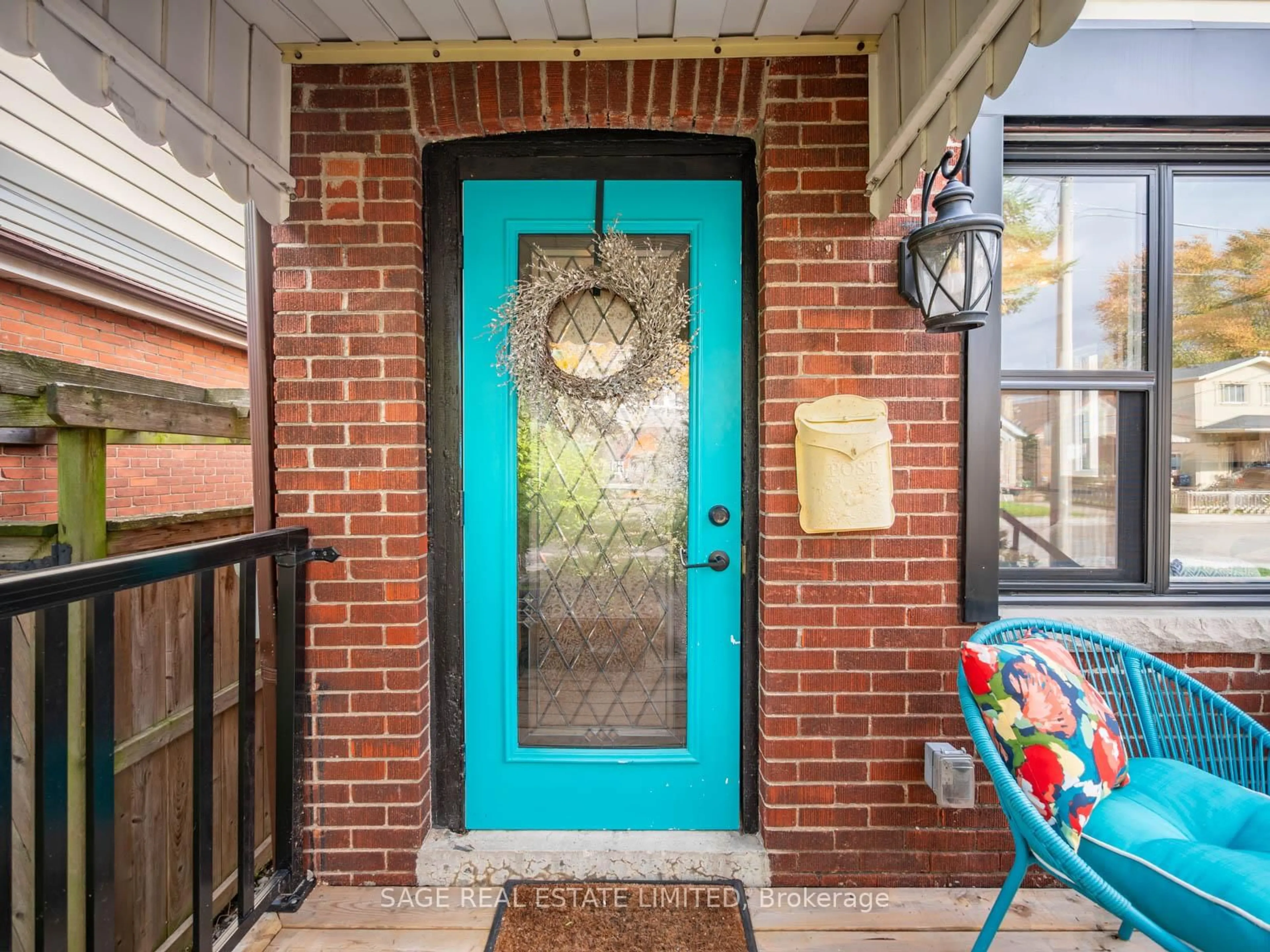 Indoor entryway for 19 SAVOY Ave, Toronto Ontario M4C 2X4