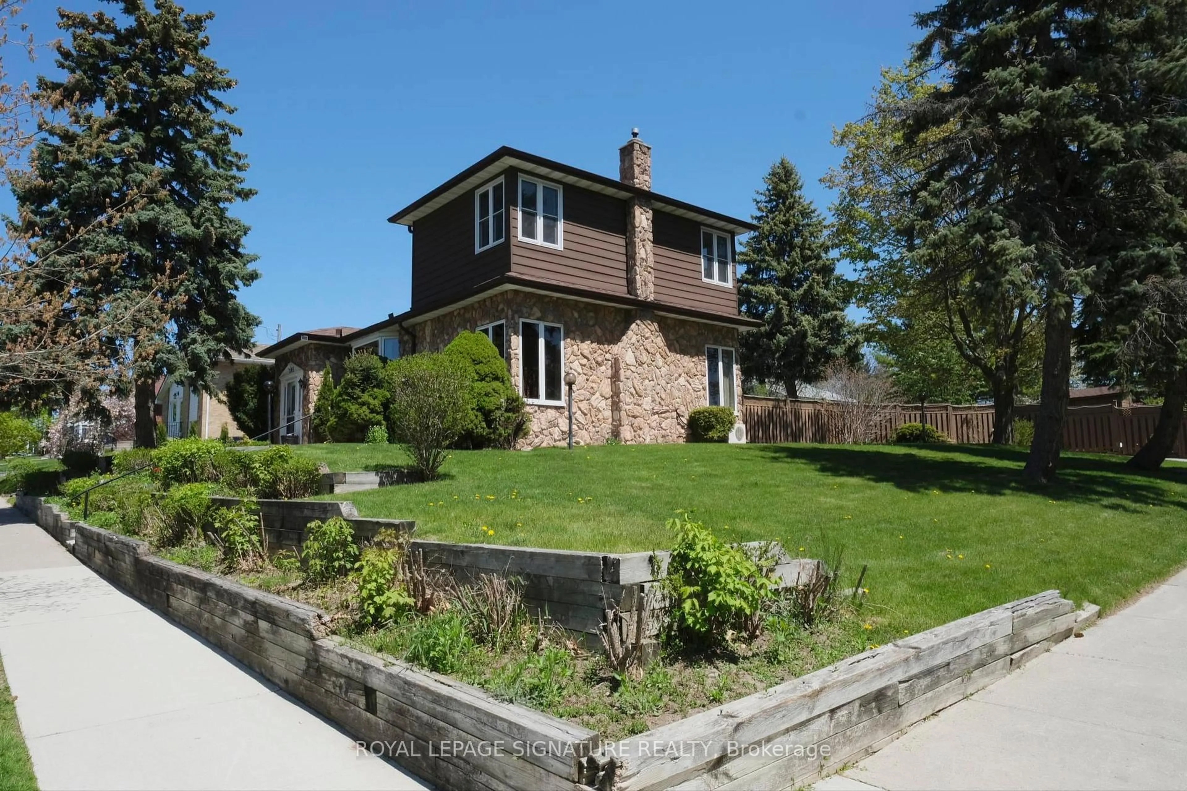 Home with brick exterior material, unknown for 1 Kencliff Cres, Toronto Ontario M1P 4E2