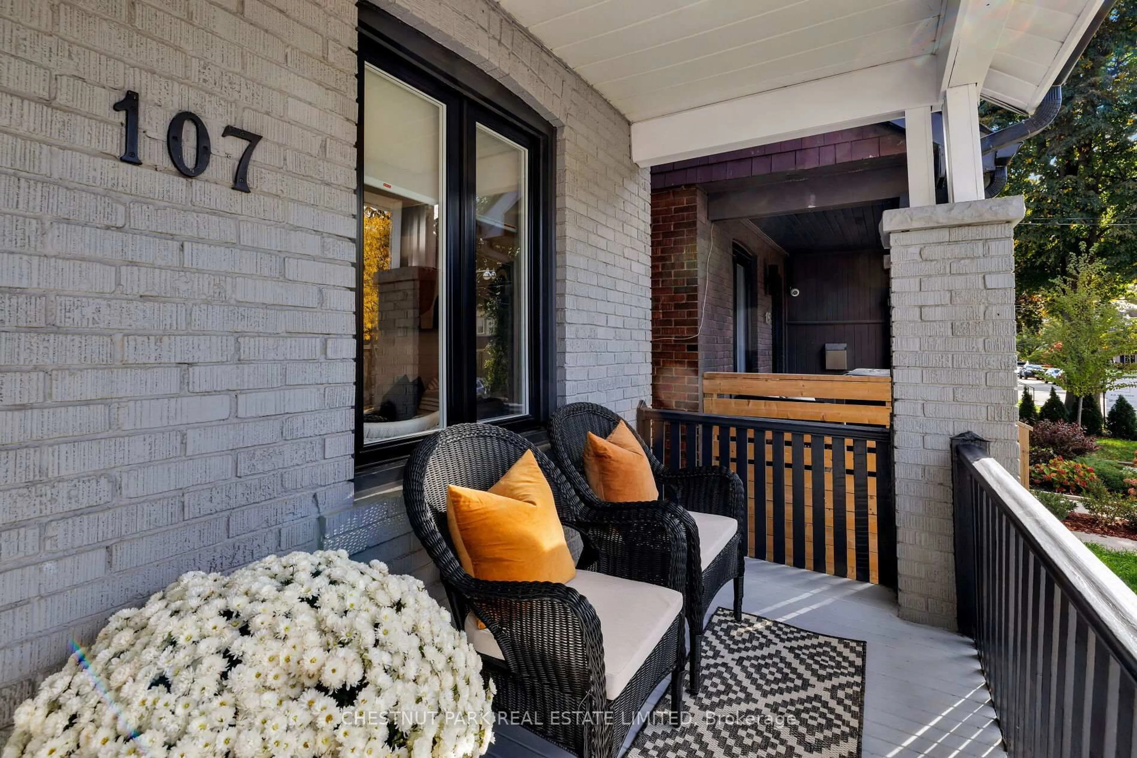 Patio, street for 107 Kent Rd, Toronto Ontario M4L 2X5