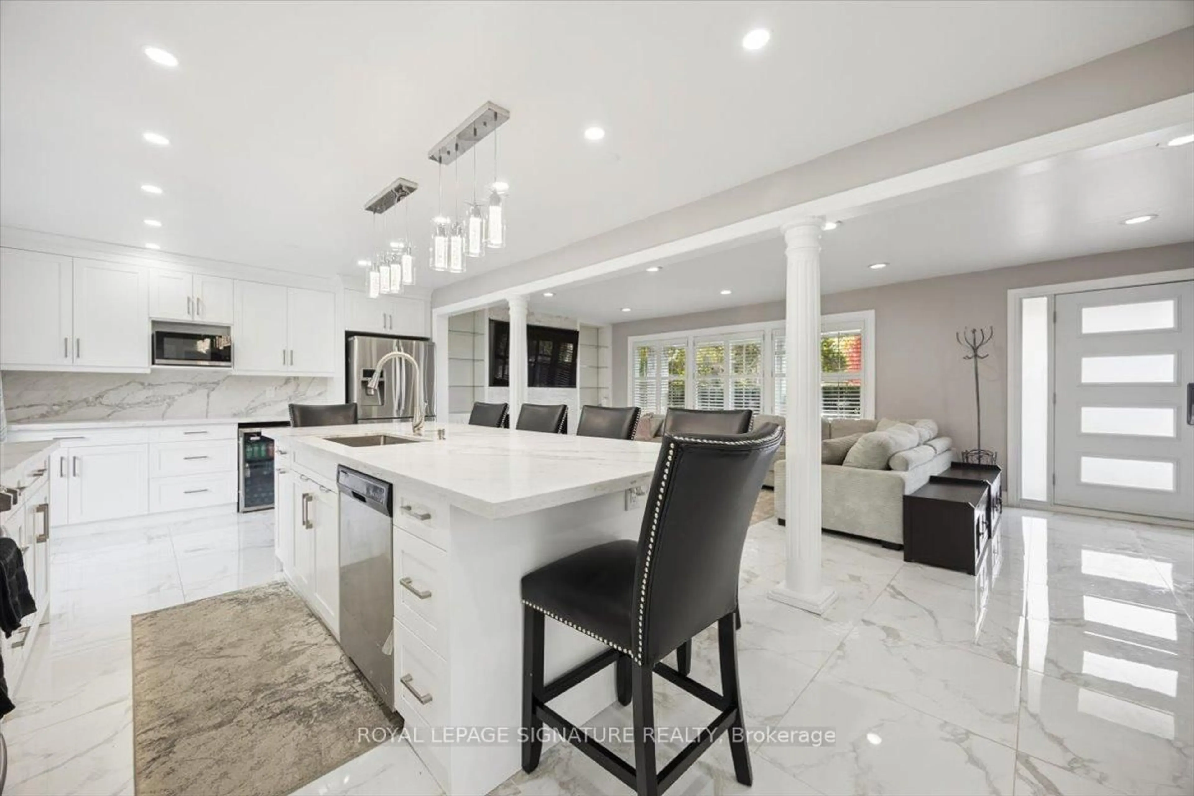 Open concept kitchen, ceramic/tile floor for 10 Tyler St, Clarington Ontario L0B 1J0