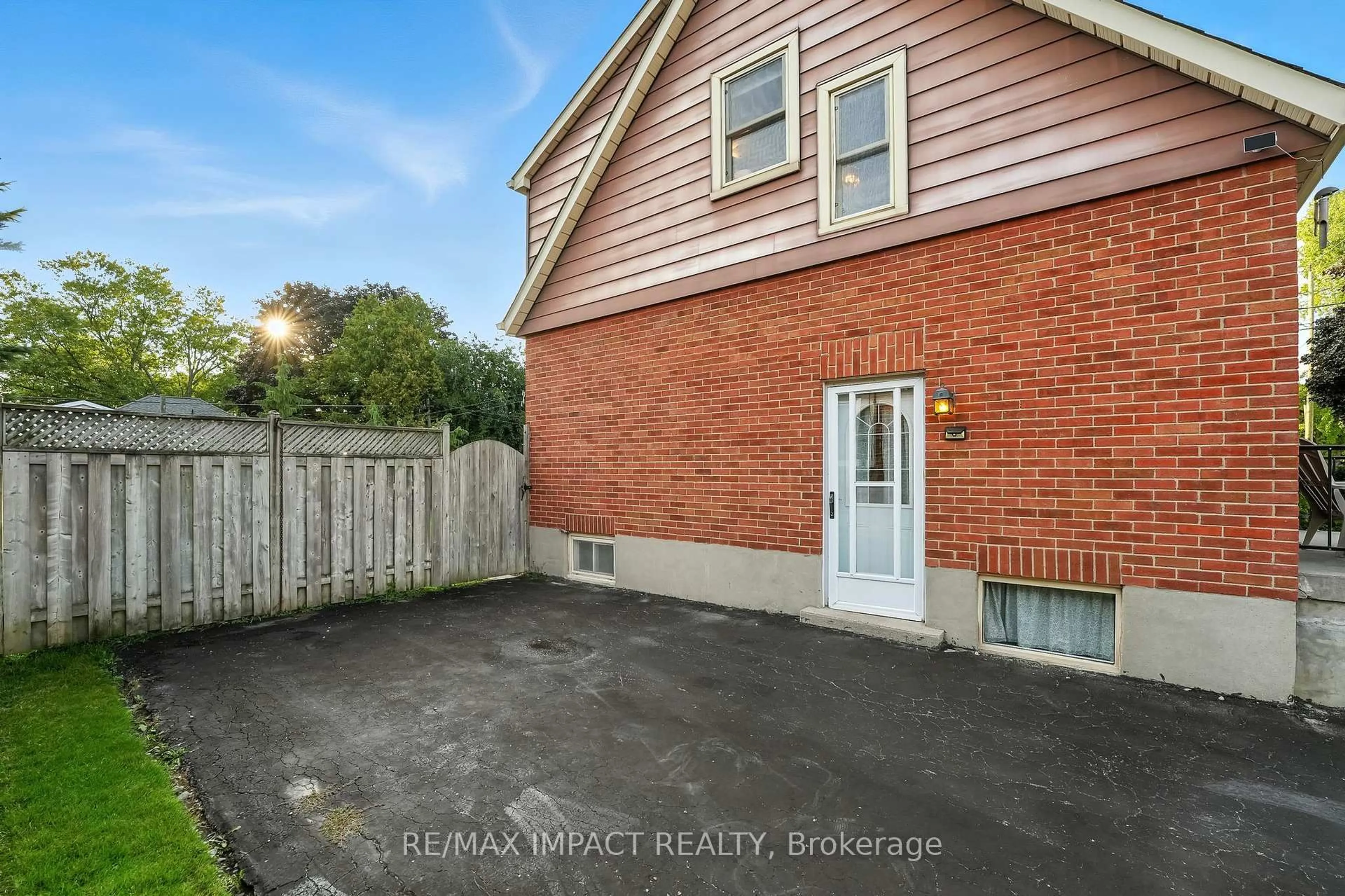 A pic from outside/outdoor area/front of a property/back of a property/a pic from drone, street for 46 Simpson Ave, Clarington Ontario L1C 2H8