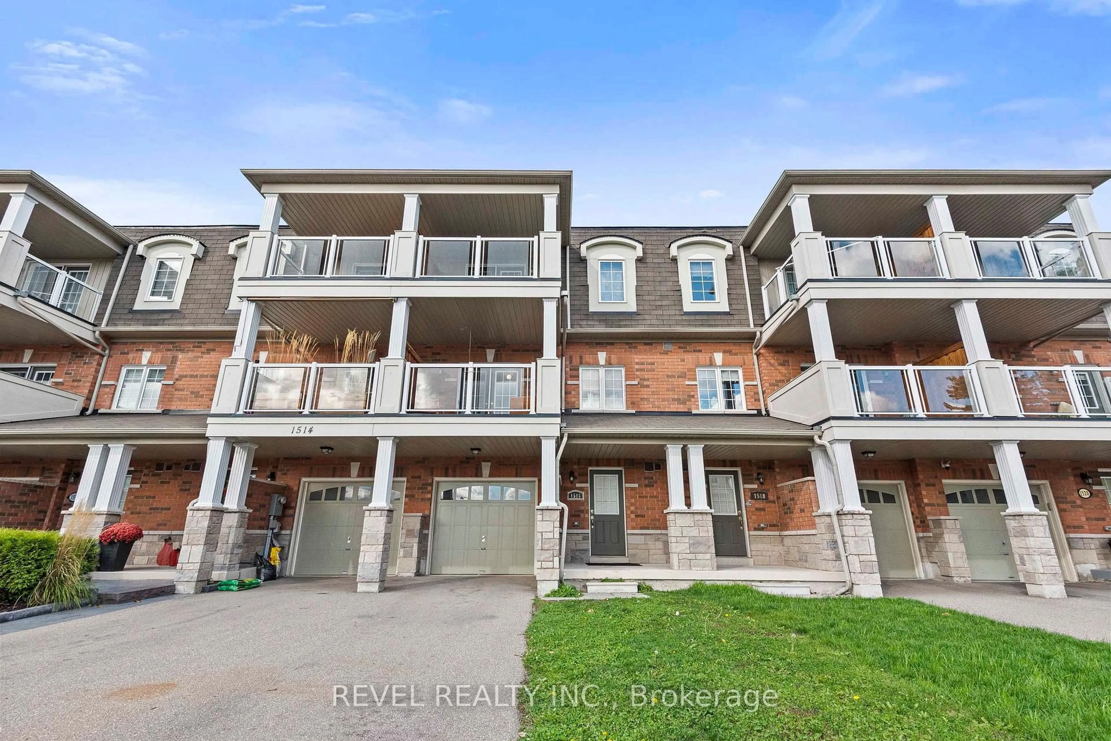 A pic from outside/outdoor area/front of a property/back of a property/a pic from drone, unknown for 1516 Shepway Mews, Pickering Ontario L1X 0C7