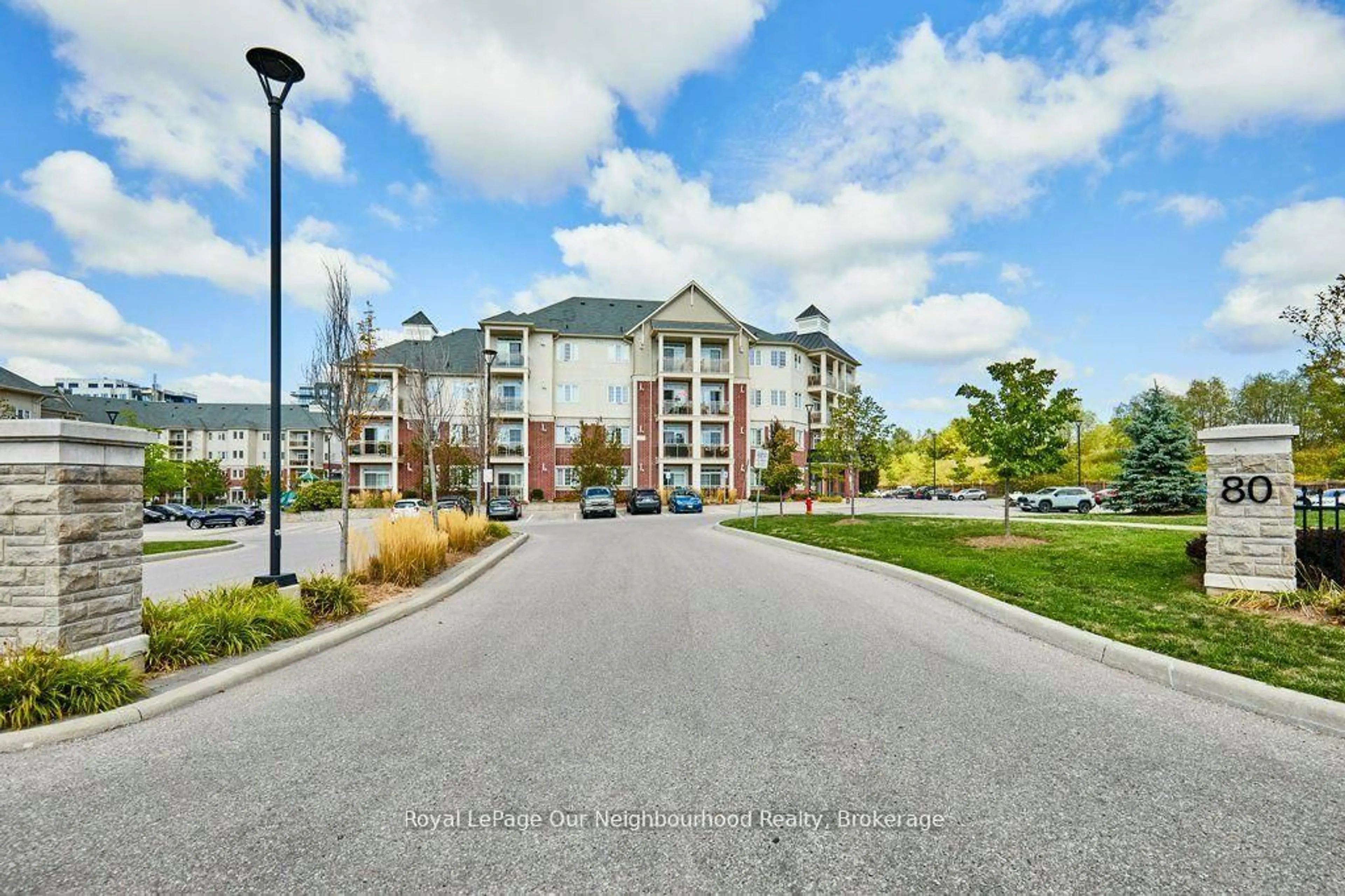 Patio, unknown for 80 Aspen Springs Dr #422, Clarington Ontario L1C 0V4