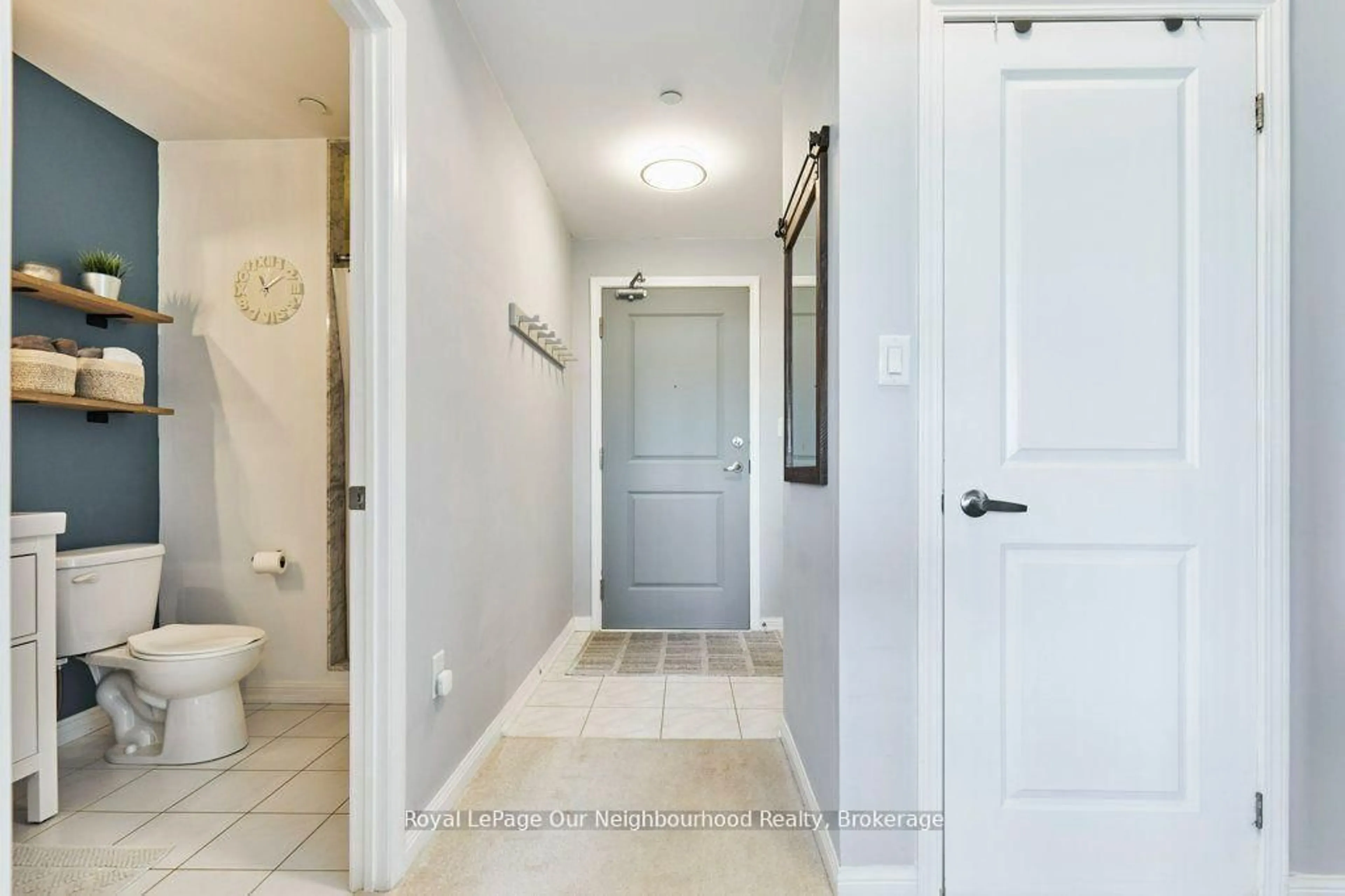 Indoor entryway for 80 Aspen Springs Dr #422, Clarington Ontario L1C 0V4