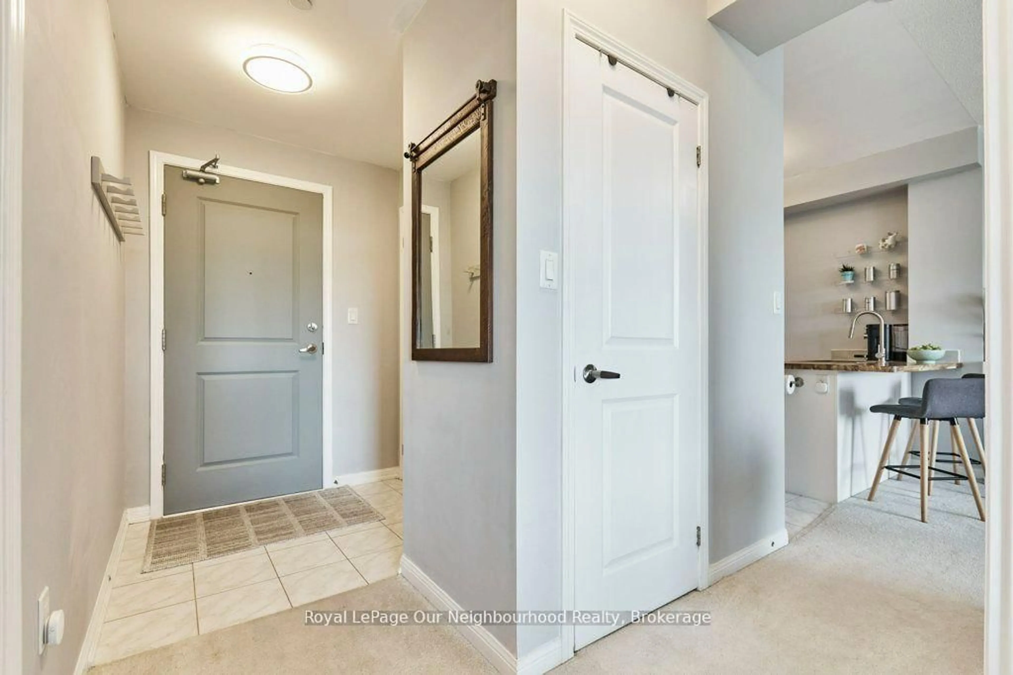 Indoor entryway for 80 Aspen Springs Dr #422, Clarington Ontario L1C 0V4