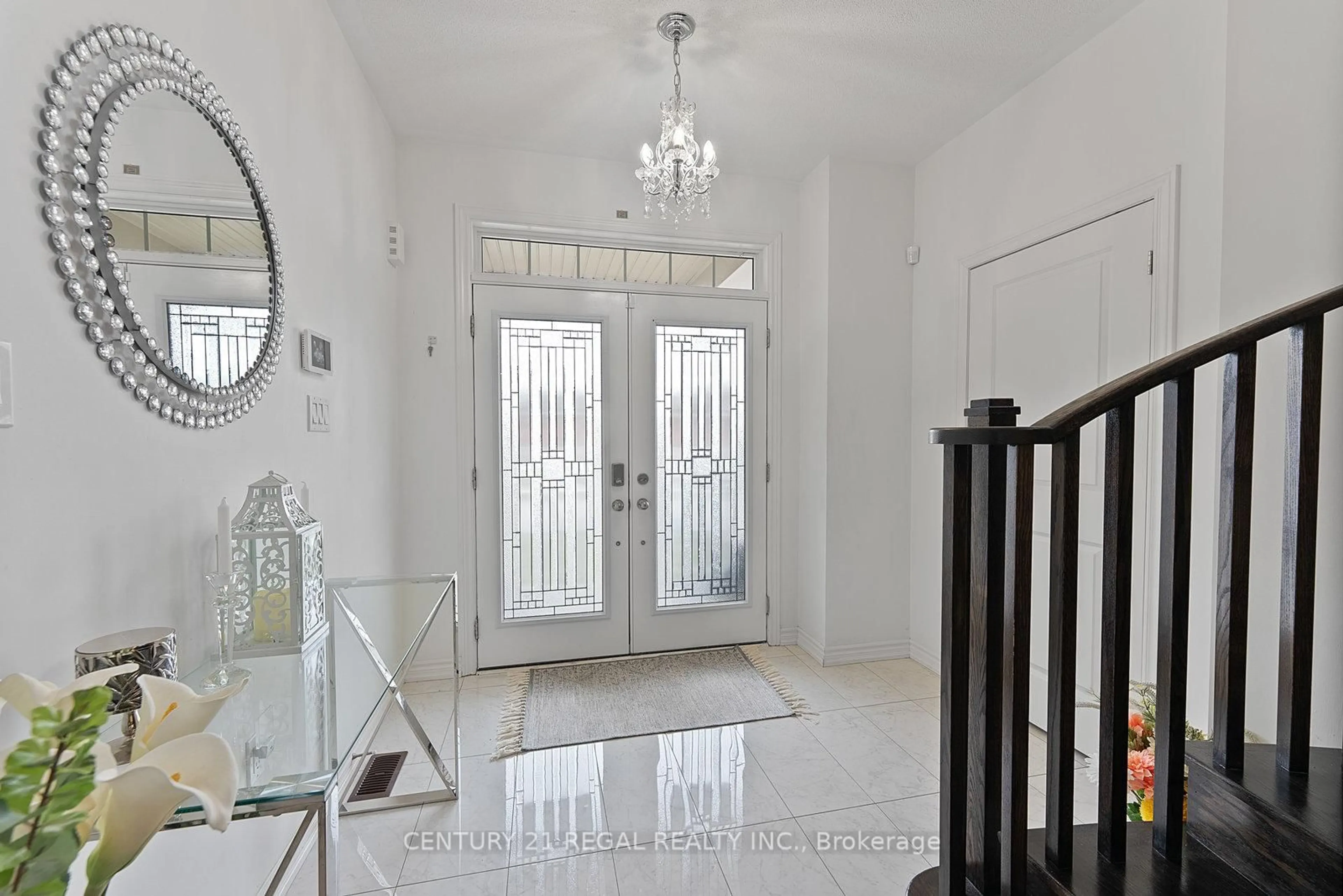 Indoor foyer for 38 Lyle Dr, Clarington Ontario L1C 0V8