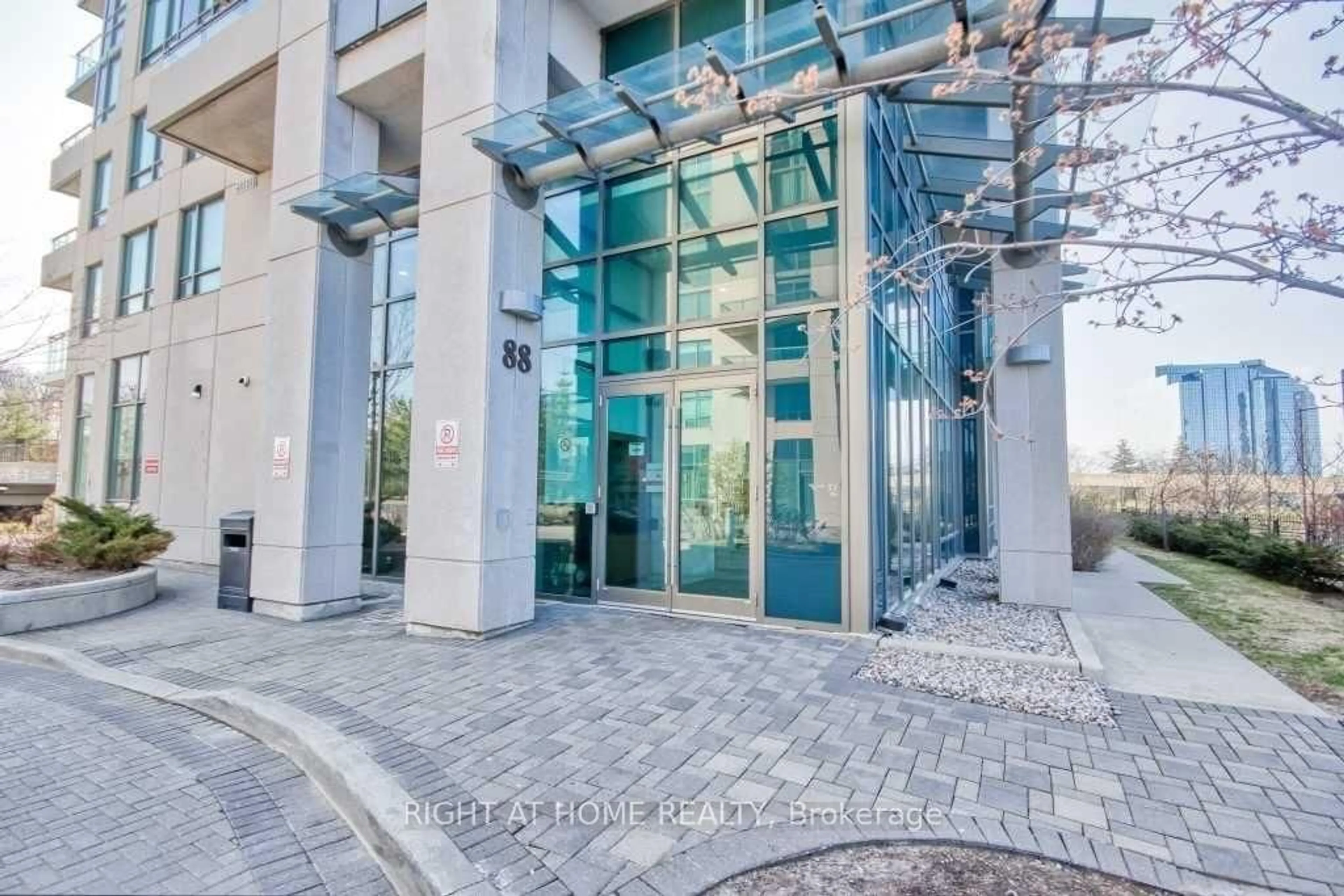 Indoor foyer for 88 Grangeway Ave #2502, Toronto Ontario M1H 0A2