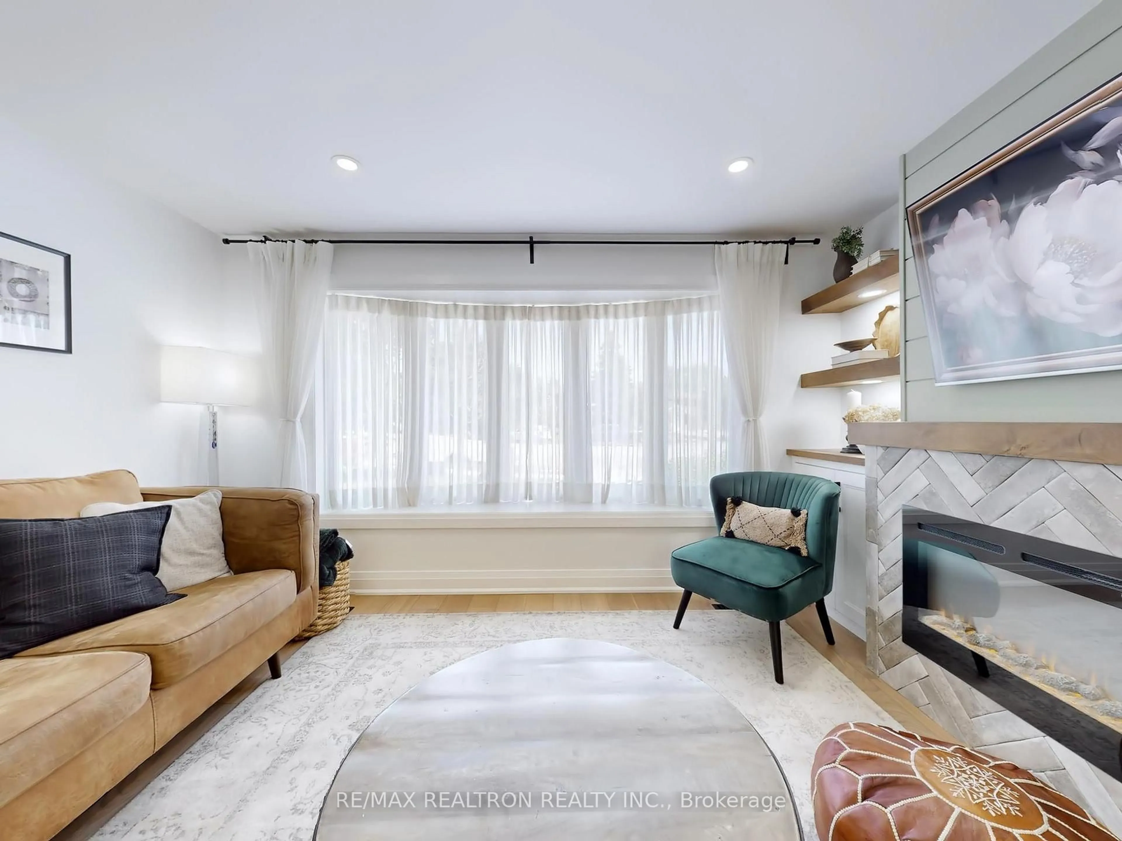 Living room with furniture, unknown for 30 Carondale Cres, Toronto Ontario M1W 2B1