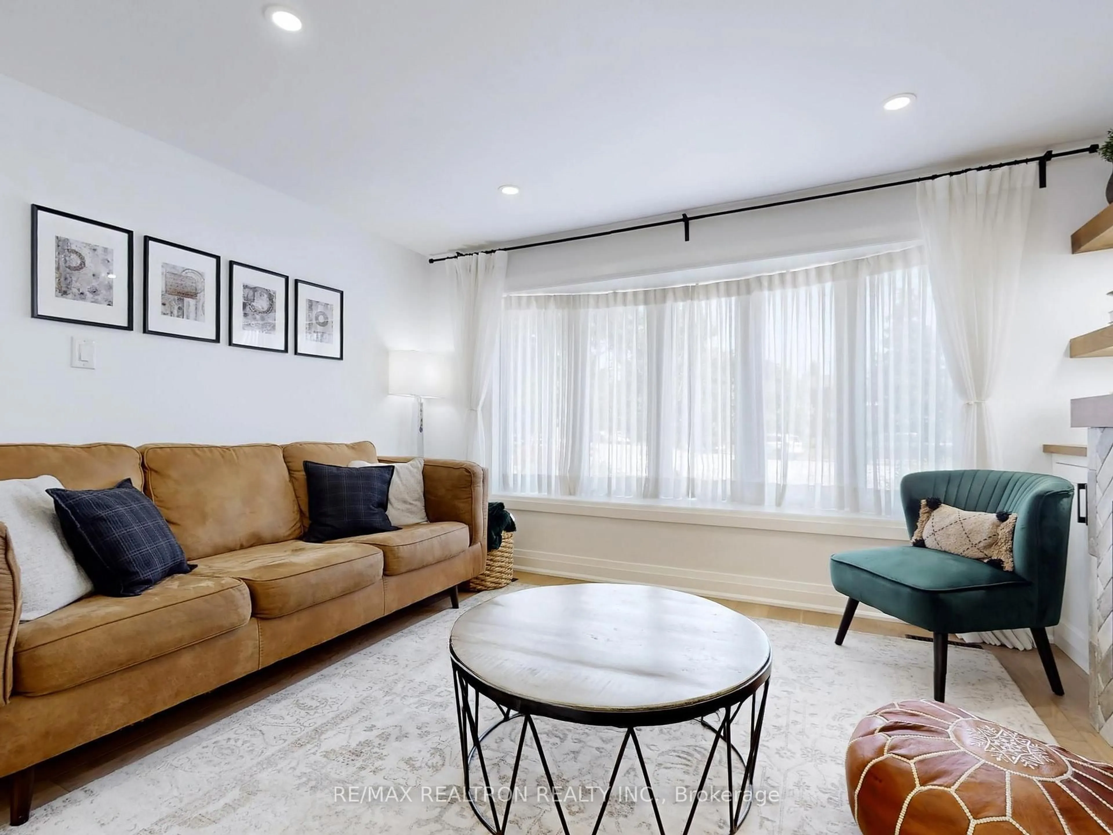 Living room with furniture, unknown for 30 Carondale Cres, Toronto Ontario M1W 2B1