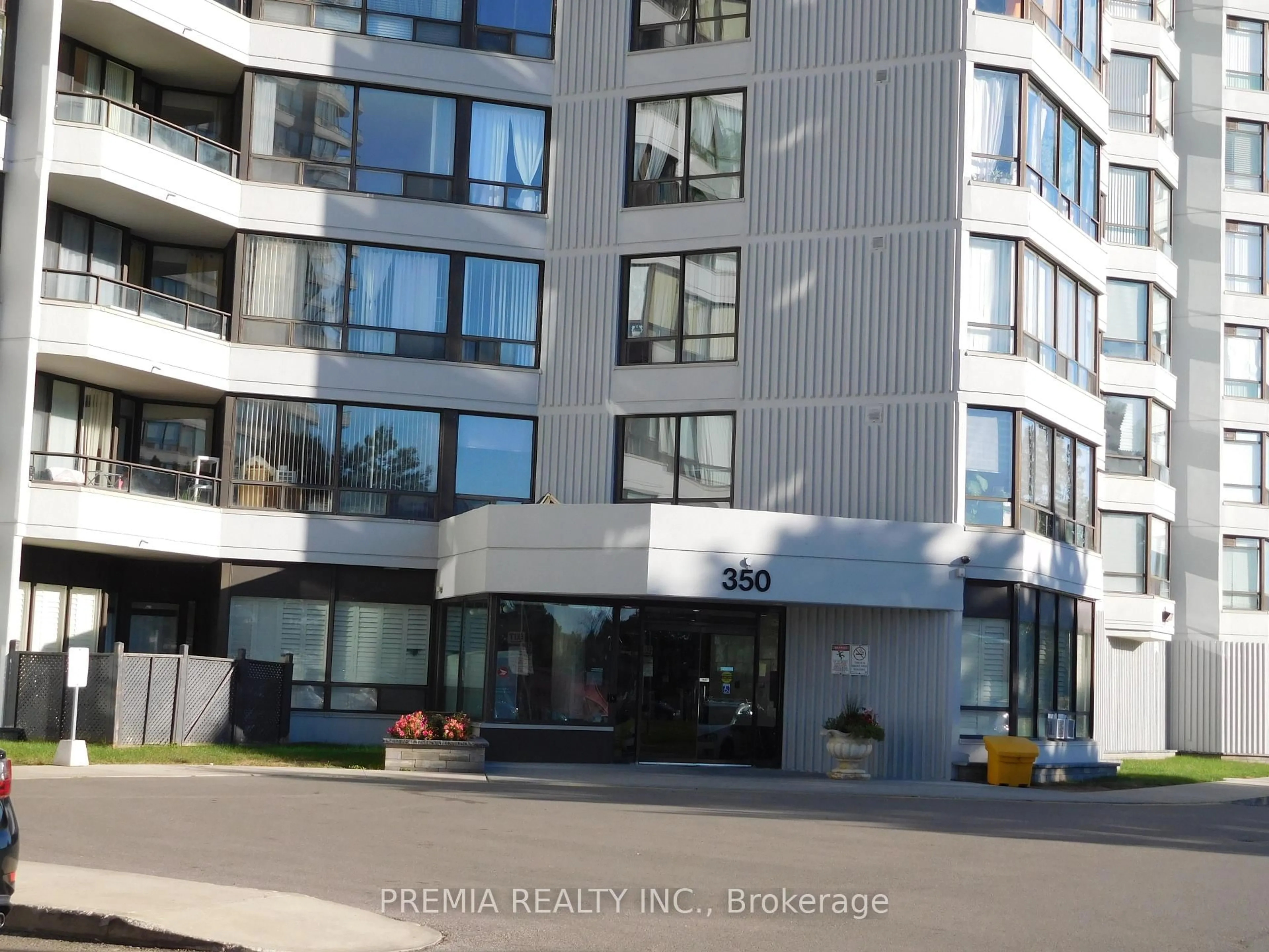 Indoor foyer for 350 Alton Towers Circ #902, Toronto Ontario M1V 5E3