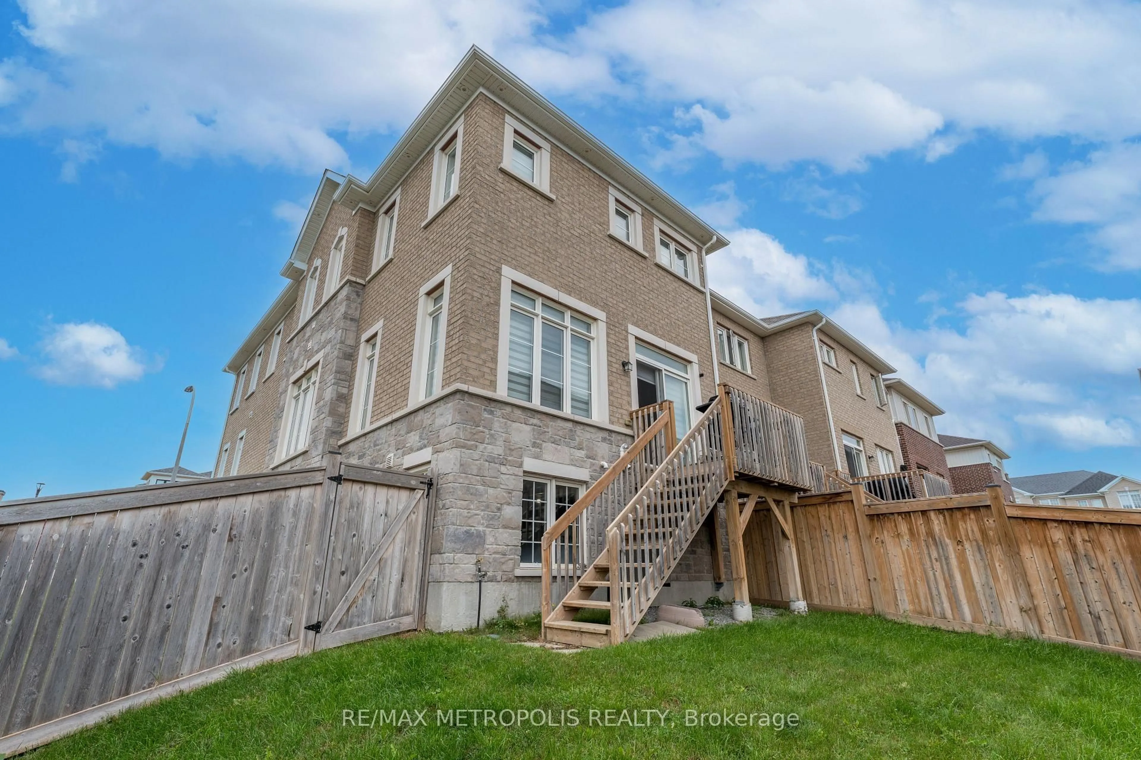 Unknown for 2503 Hibiscus Dr, Pickering Ontario L1X 0G9