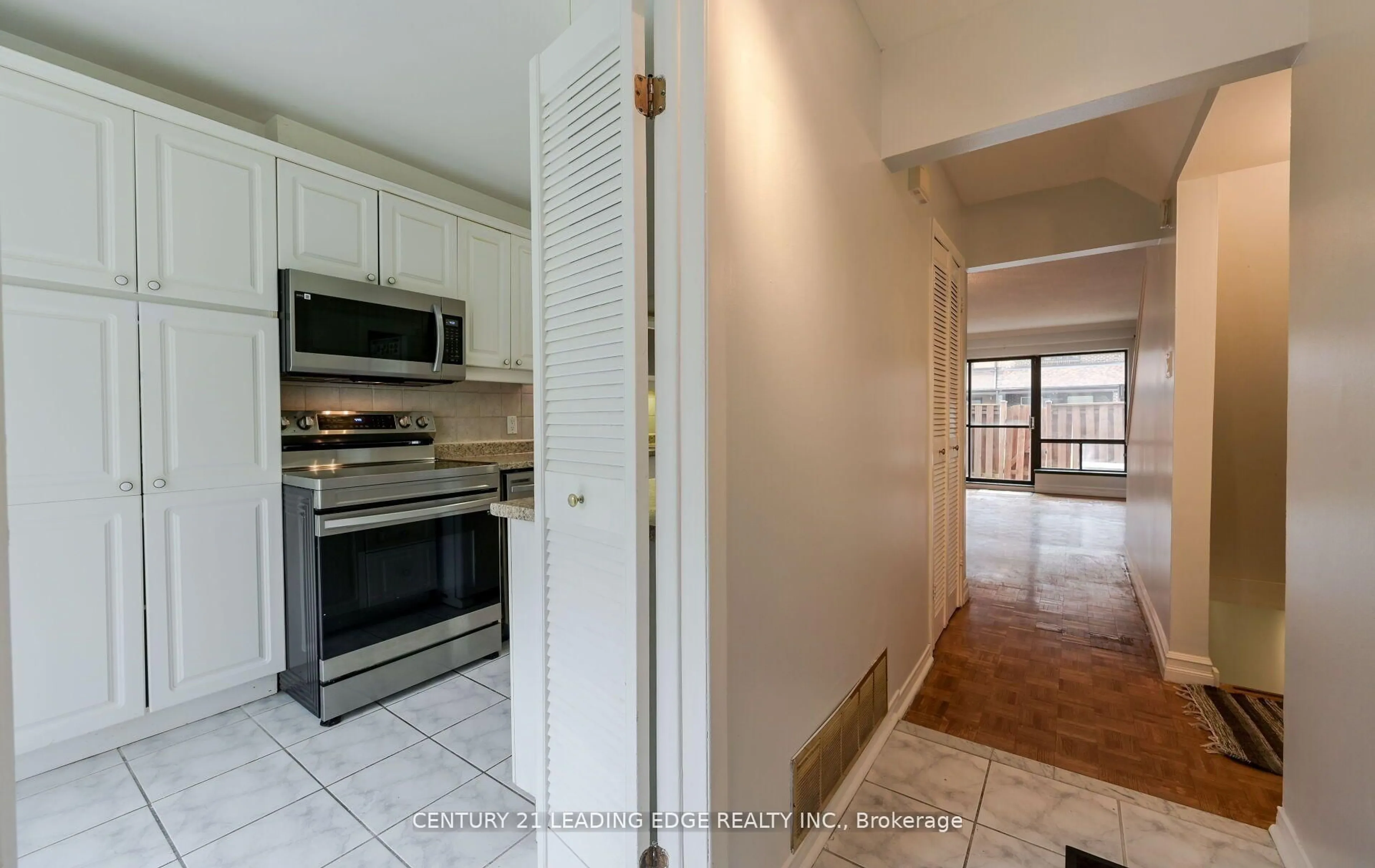 Standard kitchen, ceramic/tile floor for 28 Livingston Rd #70, Toronto Ontario M1E 4S5