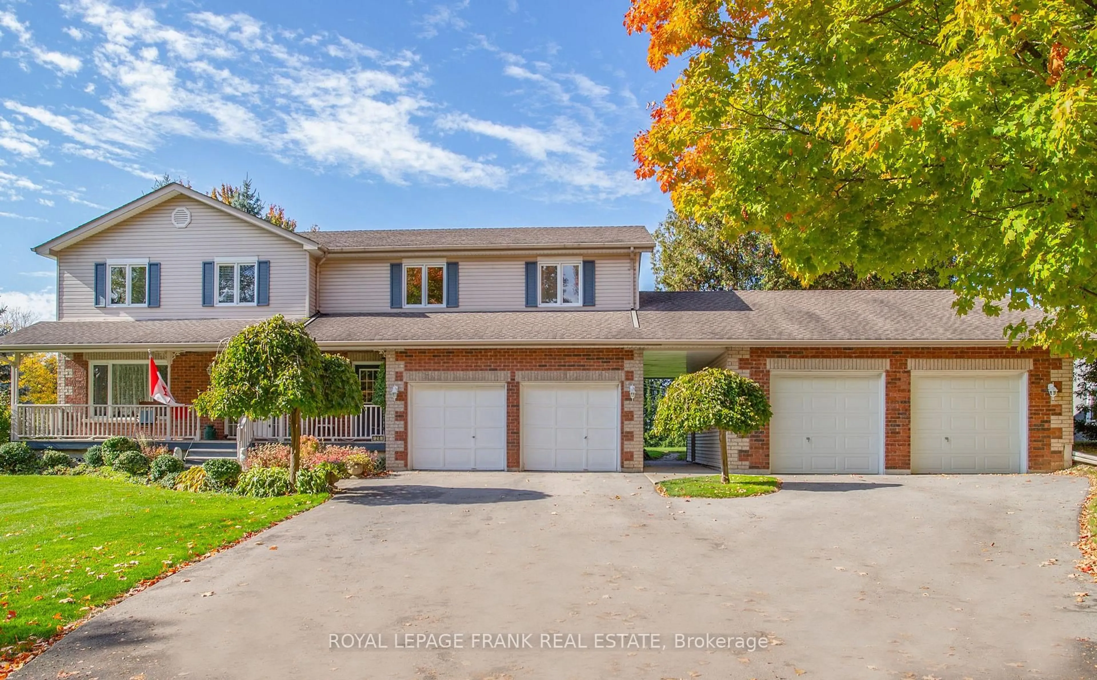 A pic from outside/outdoor area/front of a property/back of a property/a pic from drone, street for 28 Palace St, Scugog Ontario L9L 1X8