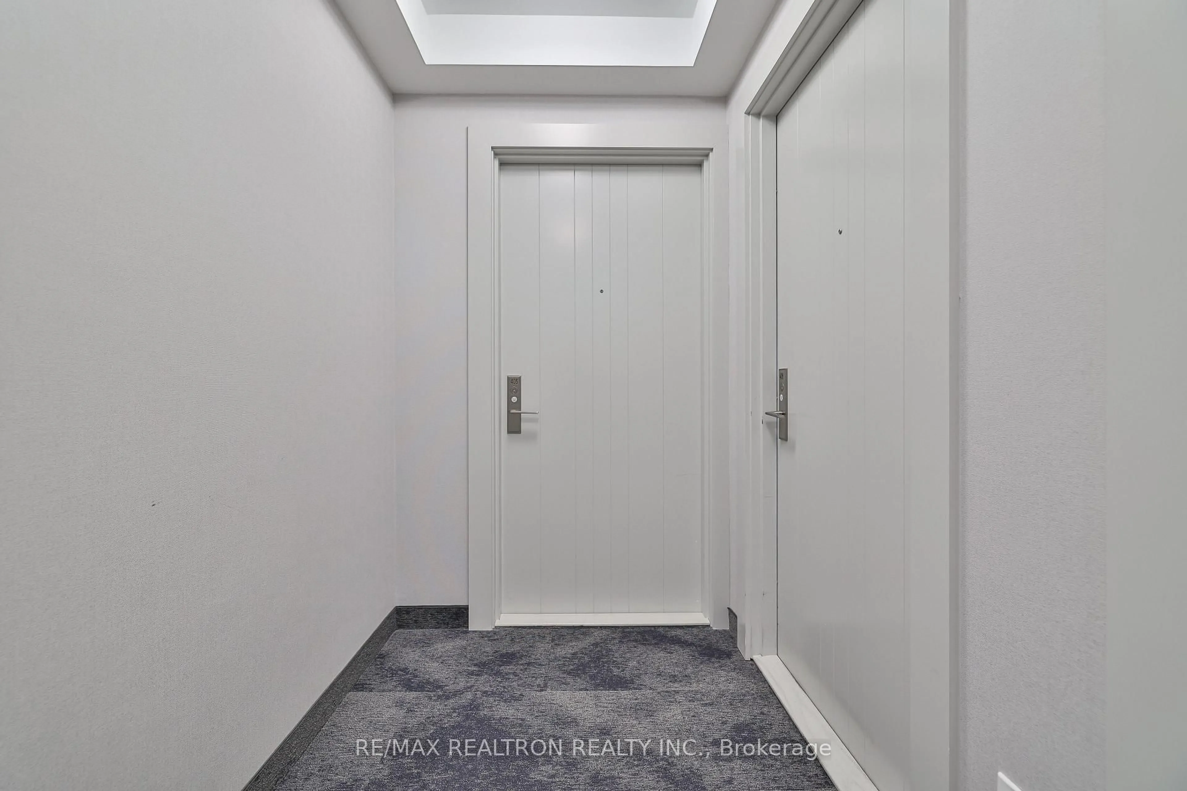 Indoor foyer for 2550 Simcoe St #405, Oshawa Ontario L1L 0R5