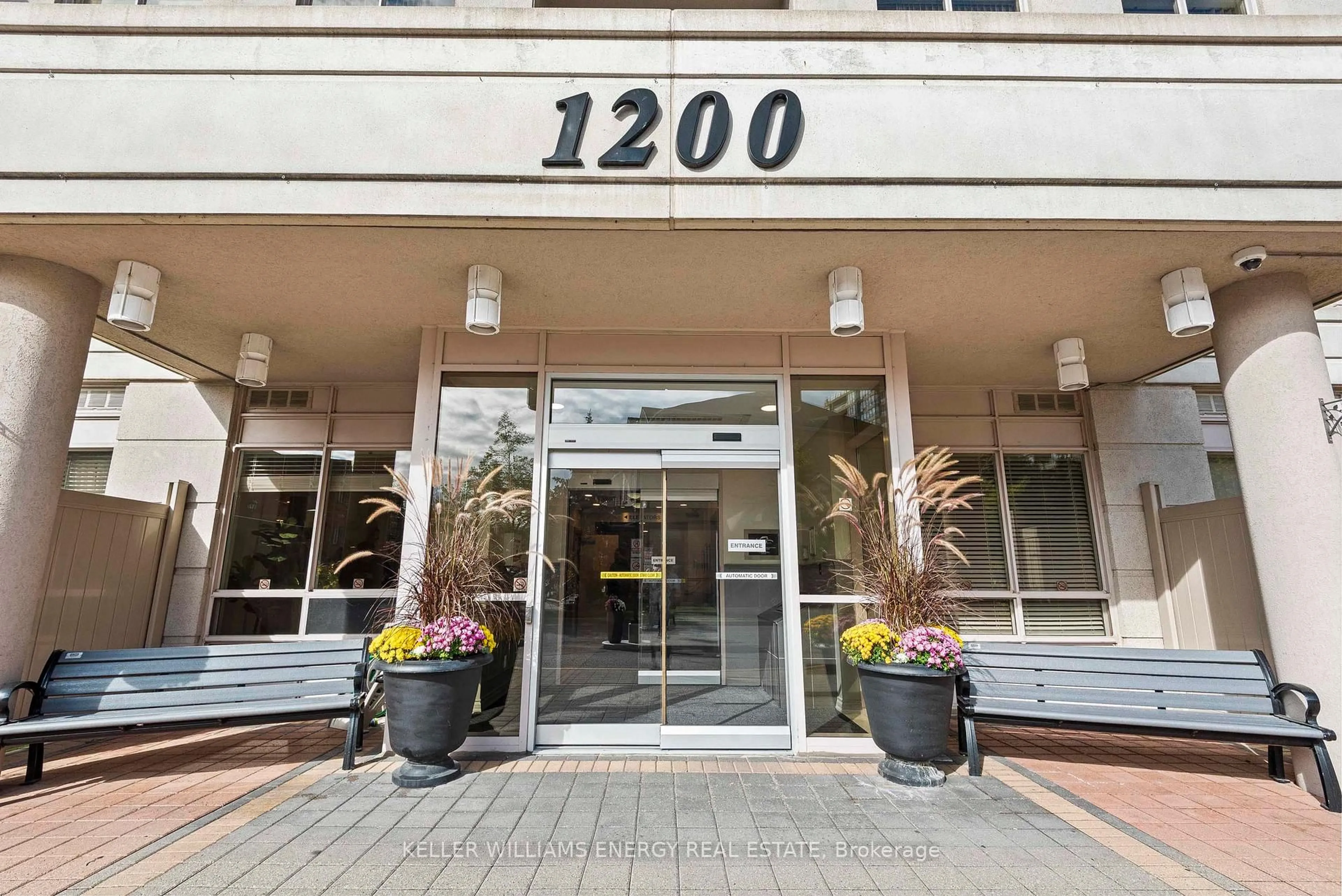 Indoor foyer for 1200 The Esplanade Rd #310, Pickering Ontario L1V 6V3