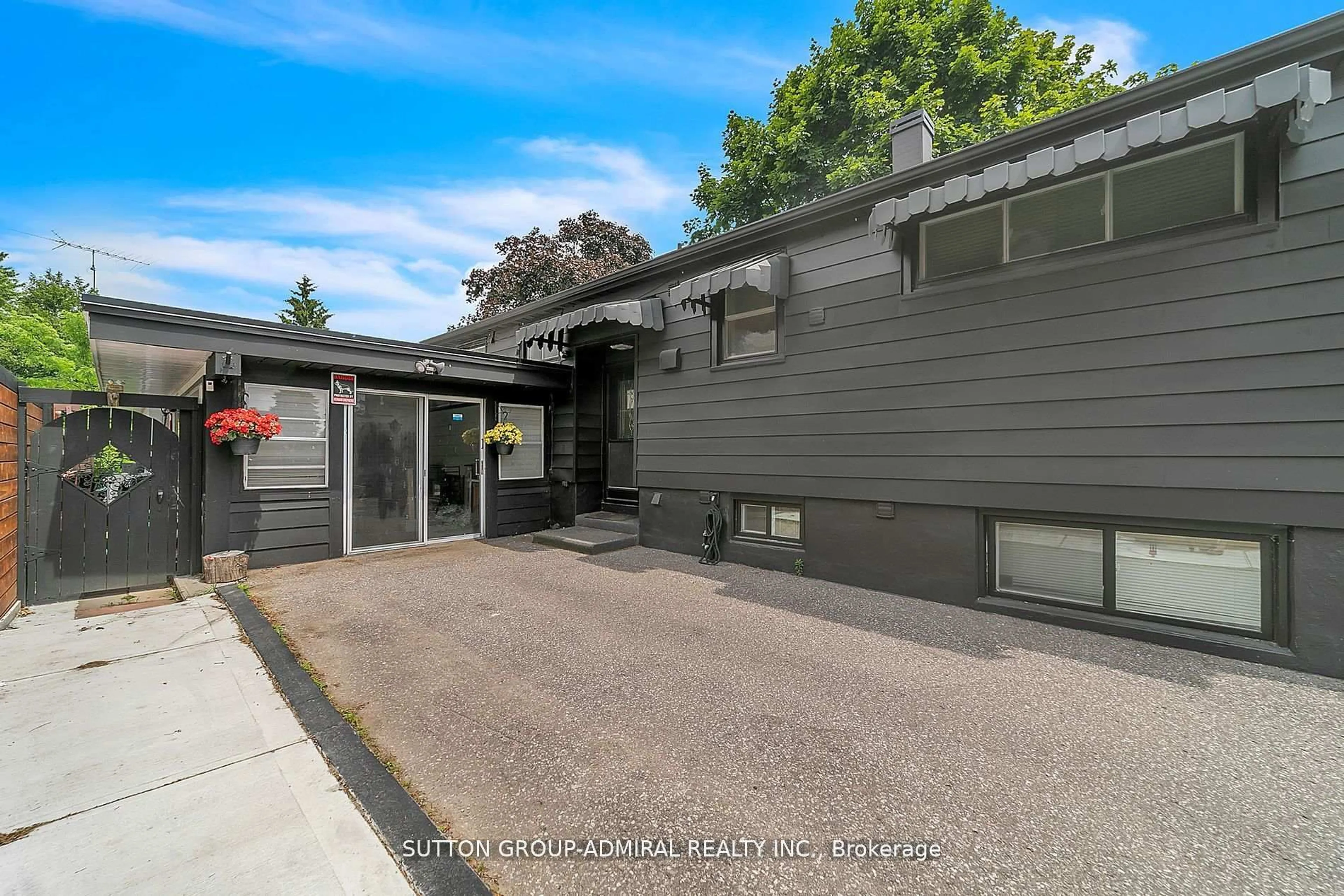 Unknown for 212 St Peter St, Whitby Ontario L1N 1J3