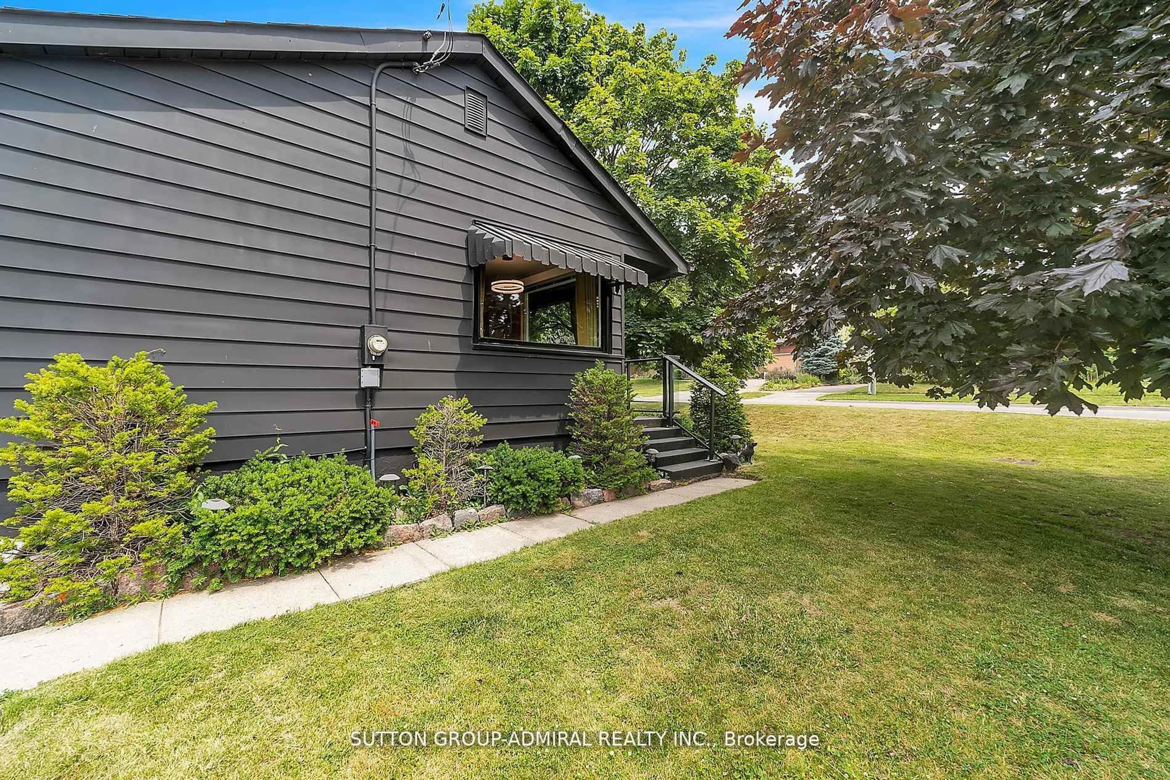 Unknown for 212 St Peter St, Whitby Ontario L1N 1J3