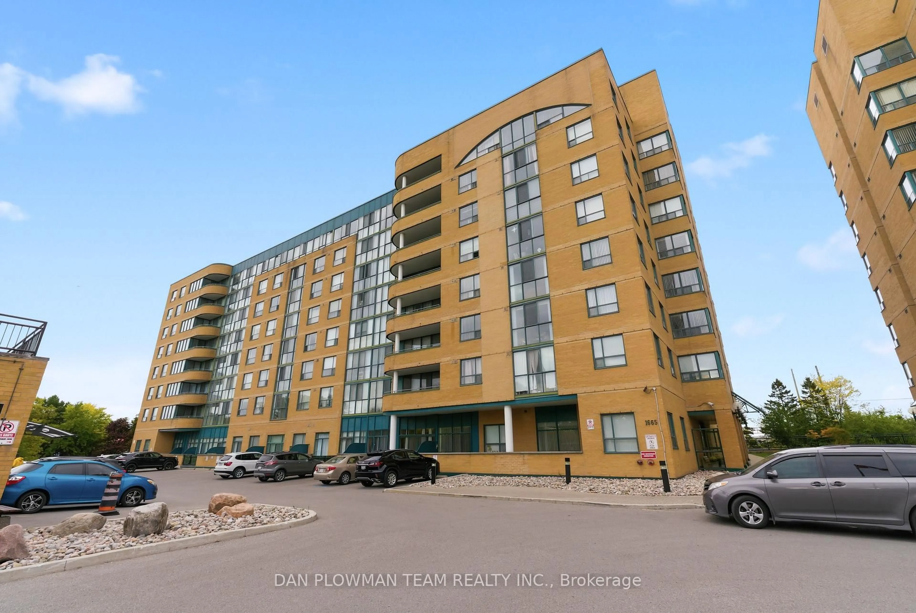 A pic from outside/outdoor area/front of a property/back of a property/a pic from drone, building for 1665 Pickering Pkwy #314, Pickering Ontario L1V 6L4