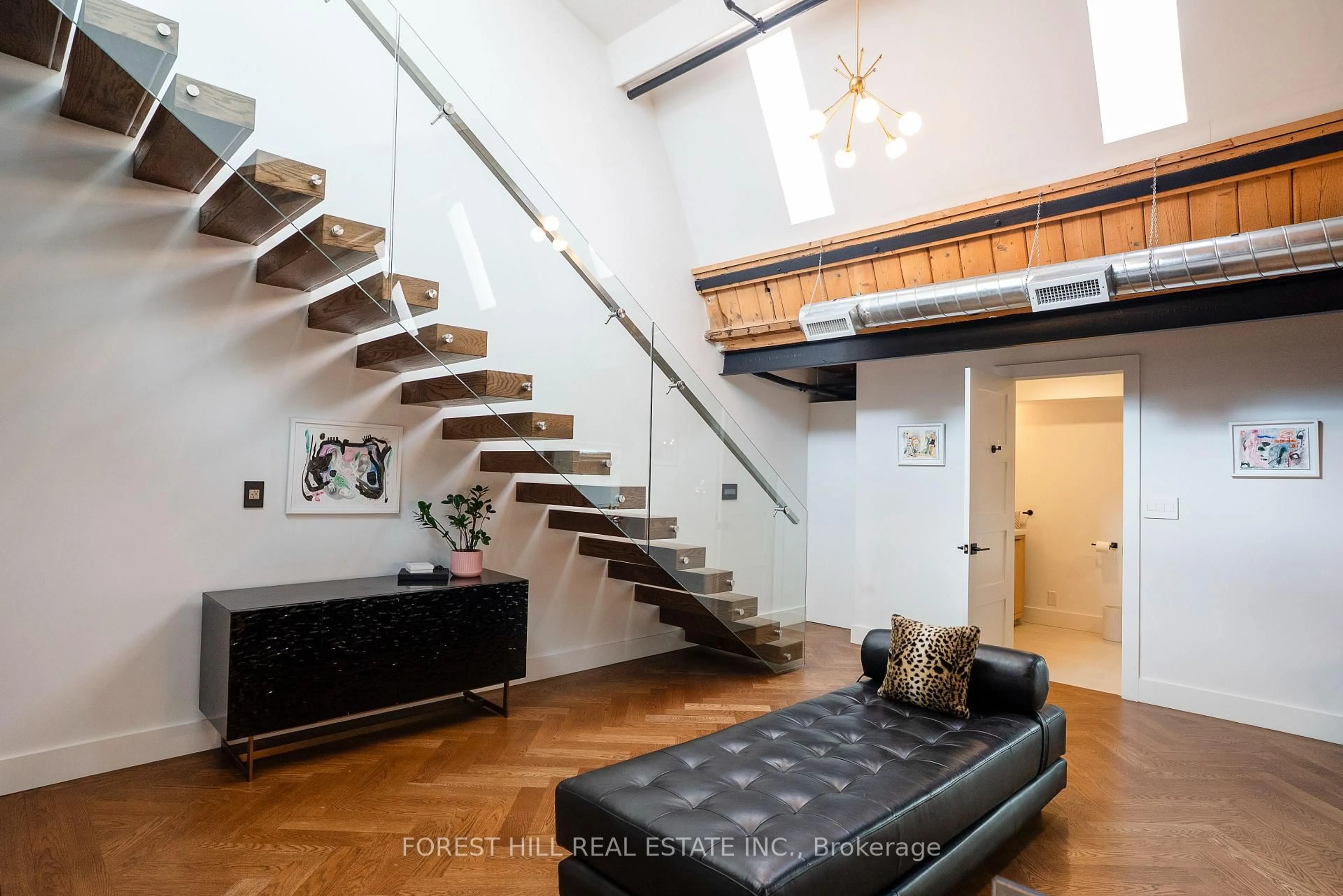 Stairs for 326 Carlaw Ave #123, Toronto Ontario M4M 3N8