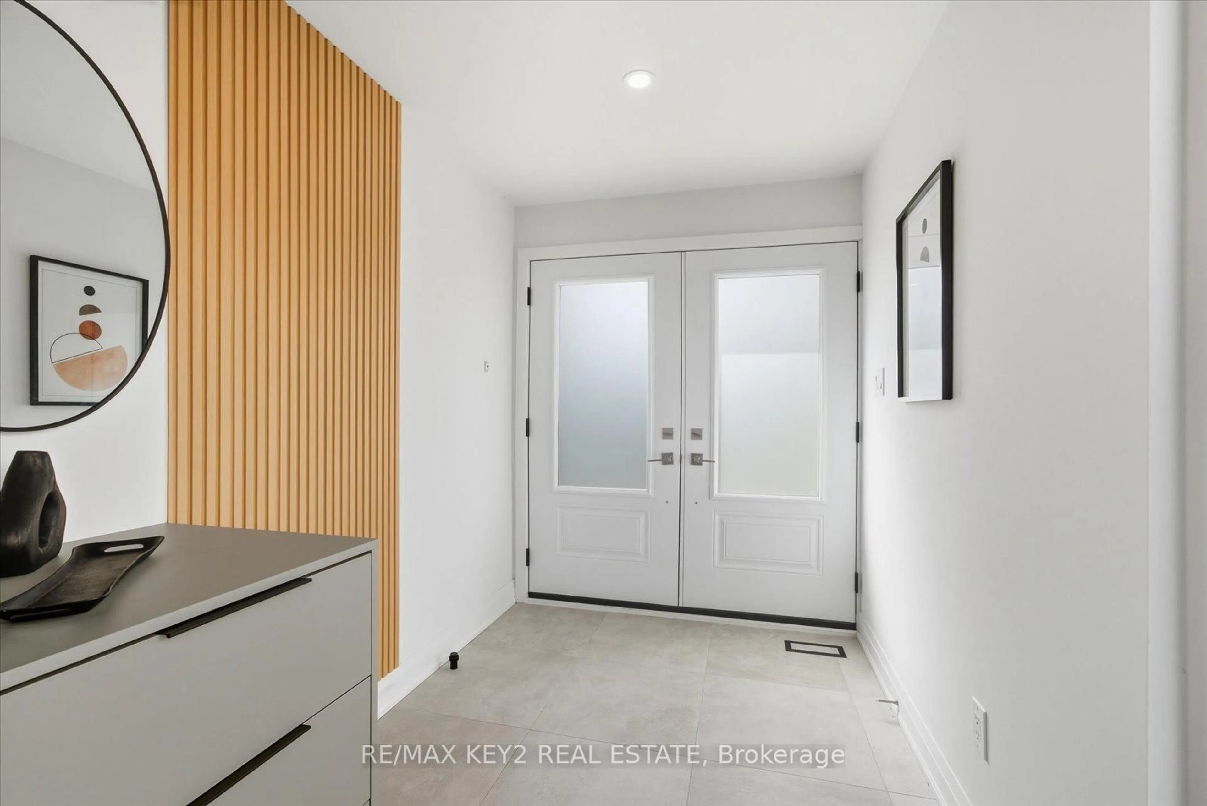 Indoor entryway for 73 Glen Springs Dr, Toronto Ontario M1W 1X7