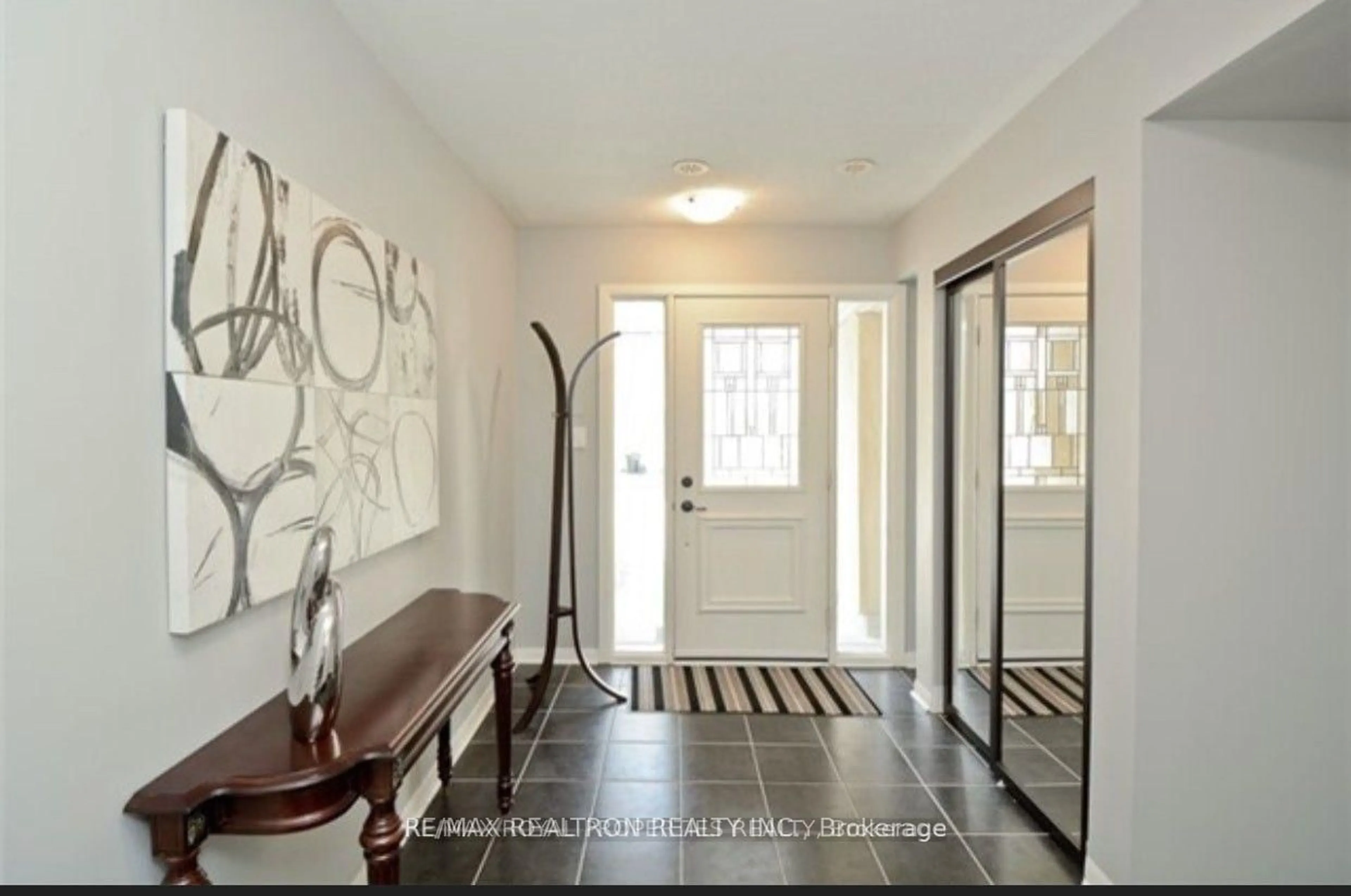 Indoor entryway for 1250 St. Martins Dr #92, Pickering Ontario L1W 0A2