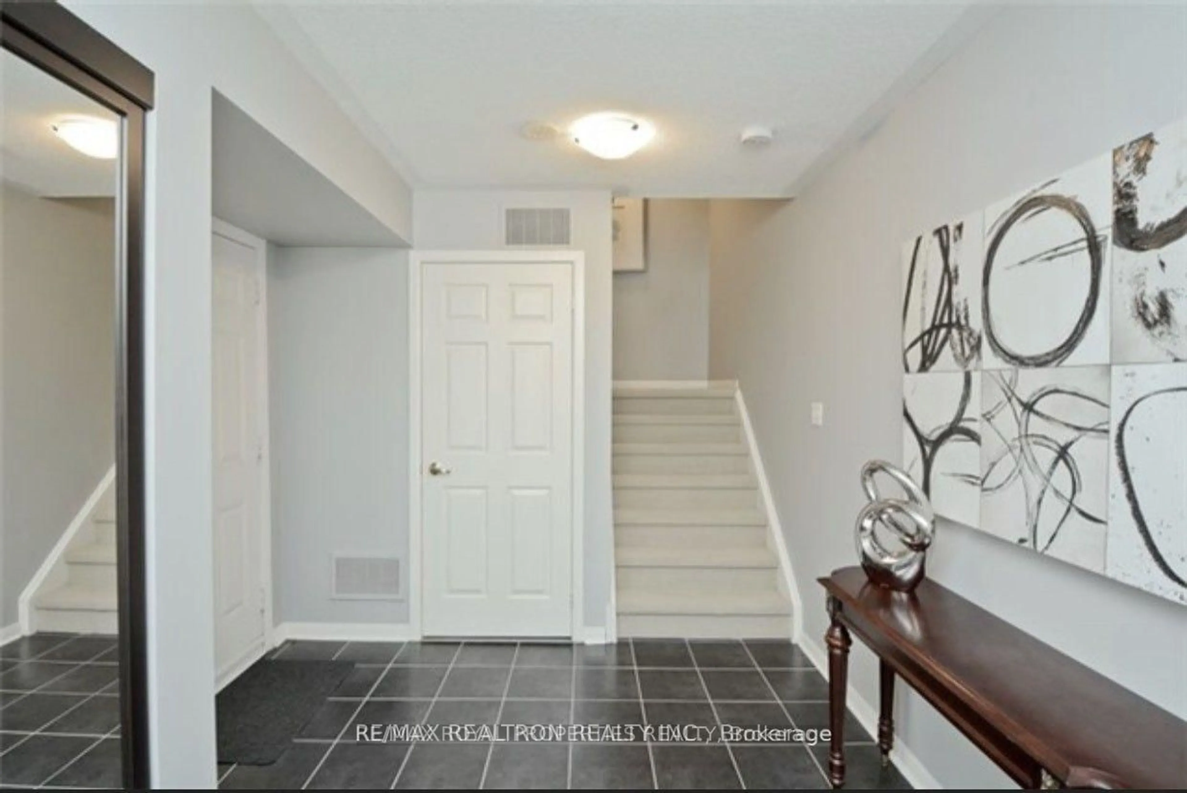 Indoor entryway for 1250 St. Martins Dr #92, Pickering Ontario L1W 0A2