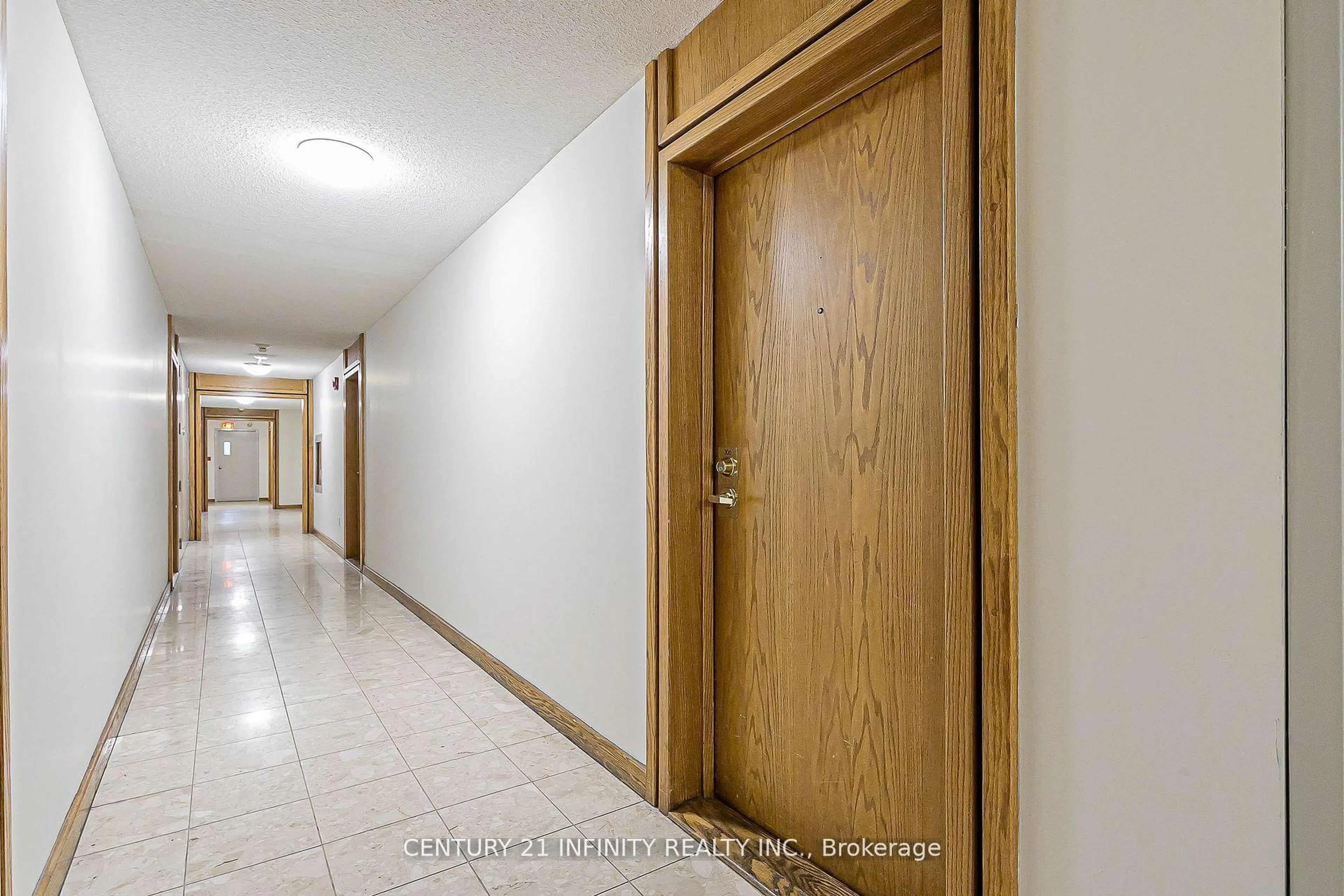 Indoor foyer for 80 Athol St #306, Oshawa Ontario L1H 8B7