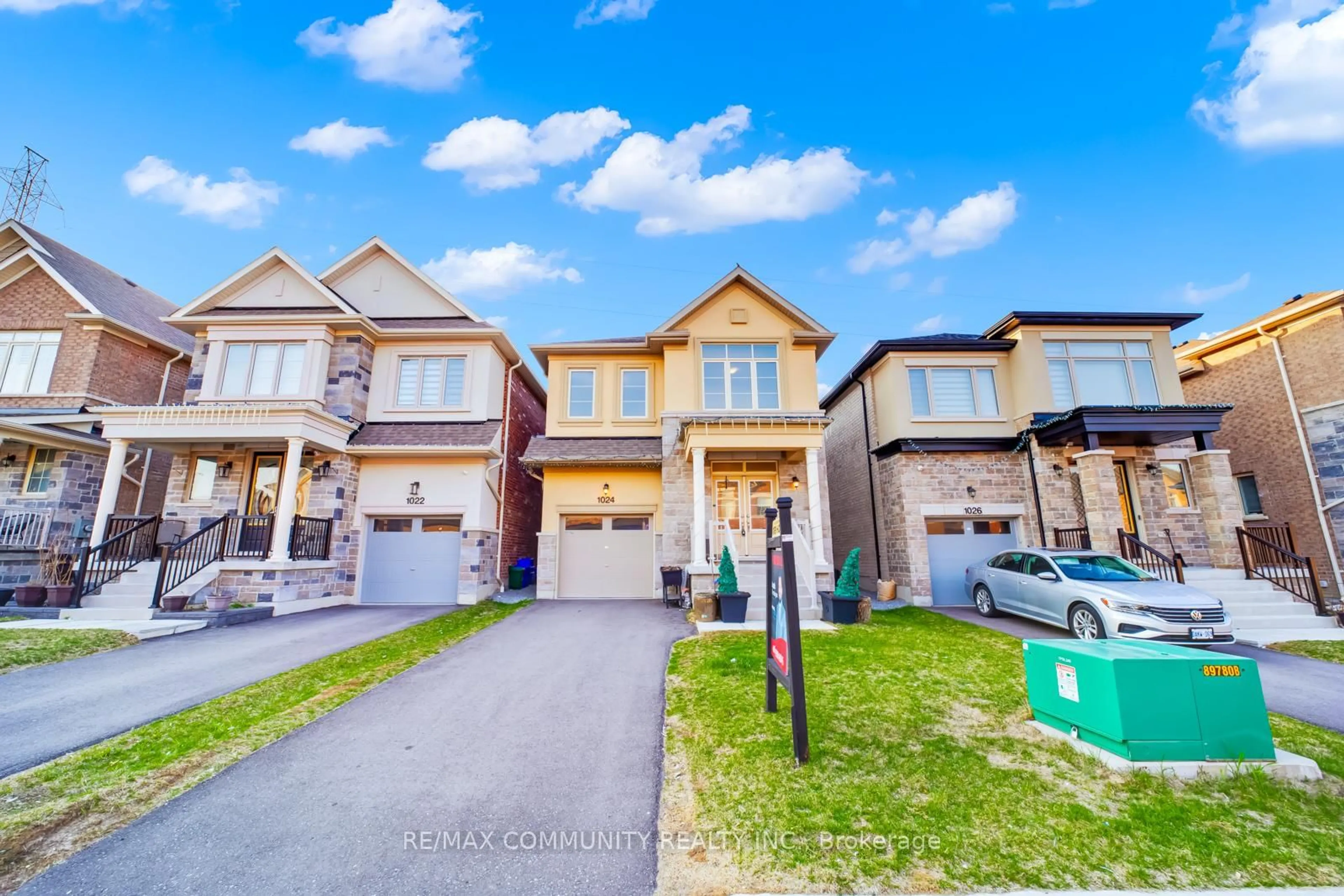 Unknown for 1024 Skyridge Blvd, Pickering Ontario L1X 0G5