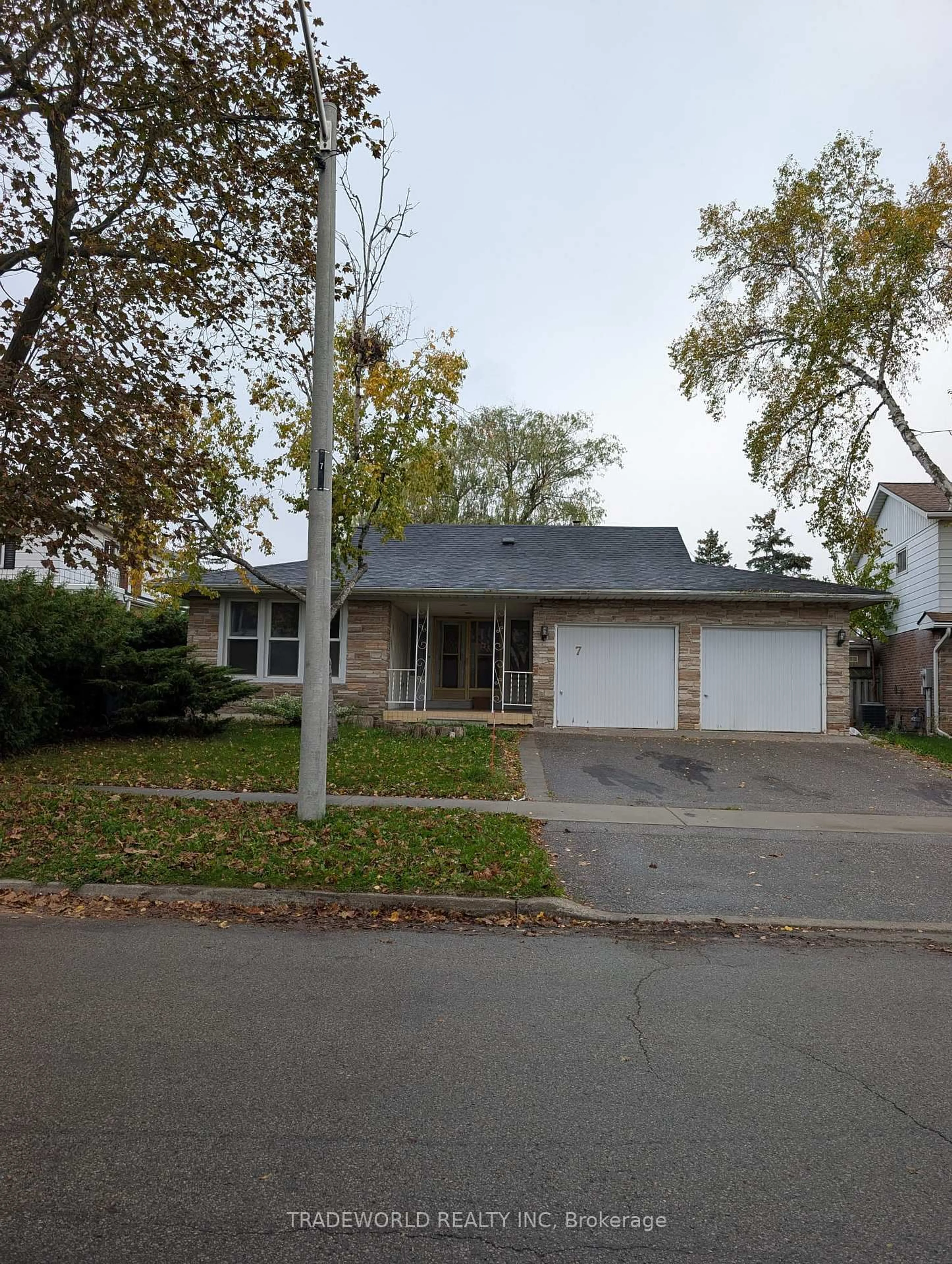 Home with vinyl exterior material, street for 7 Fluellen Dr, Toronto Ontario M1W 2B2