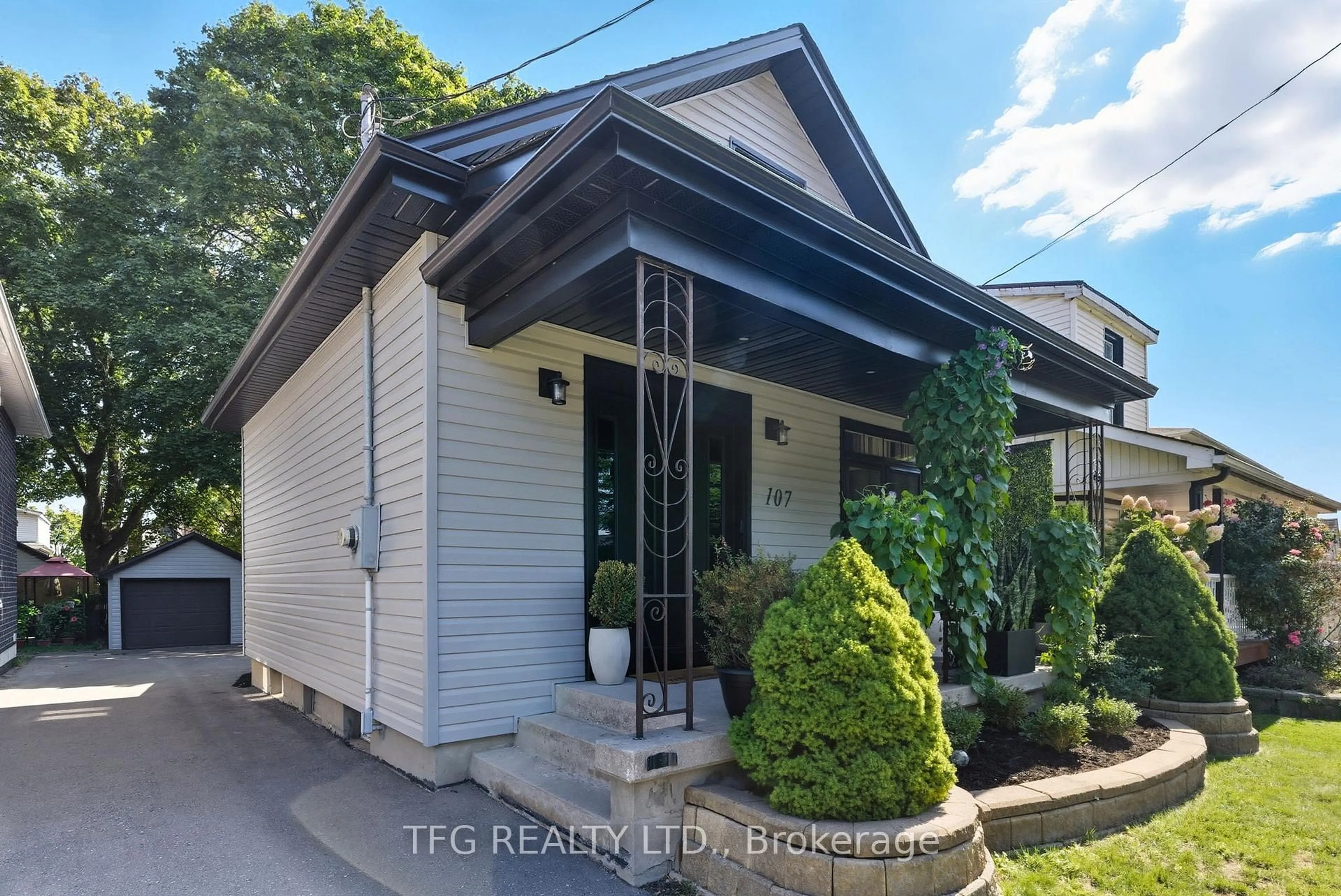 Unknown for 107 Cromwell Ave, Oshawa Ontario L1J 4T5