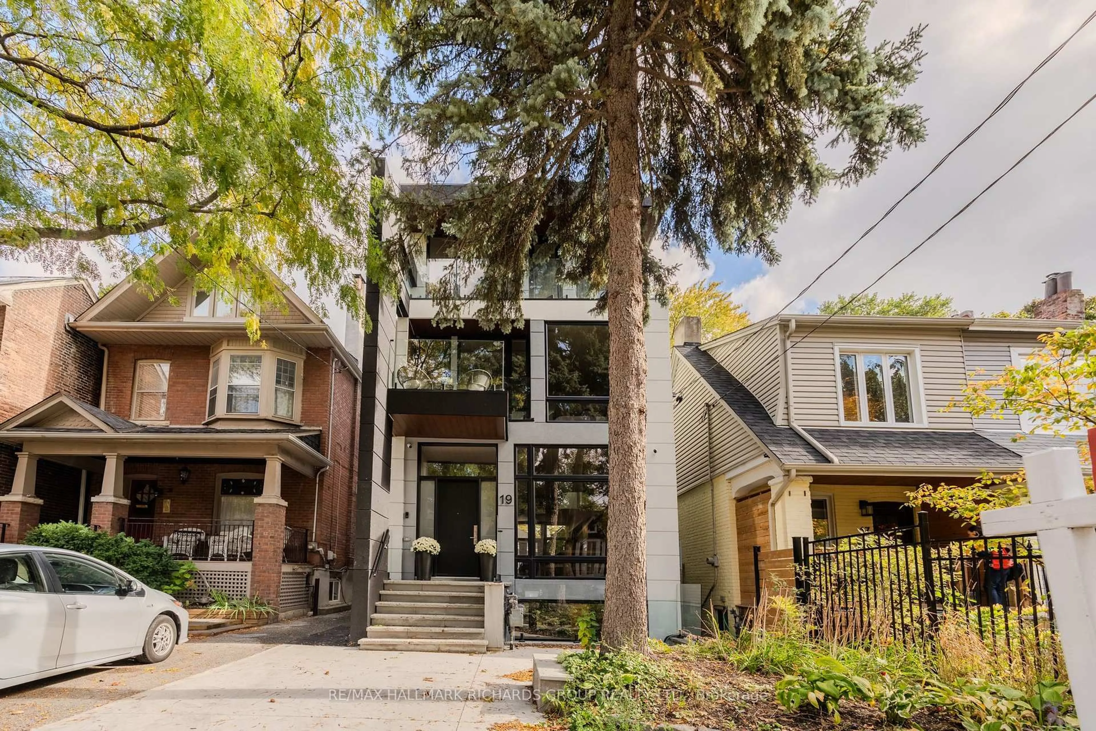Home with brick exterior material, street for 19 Devon Rd, Toronto Ontario M4E 2J7