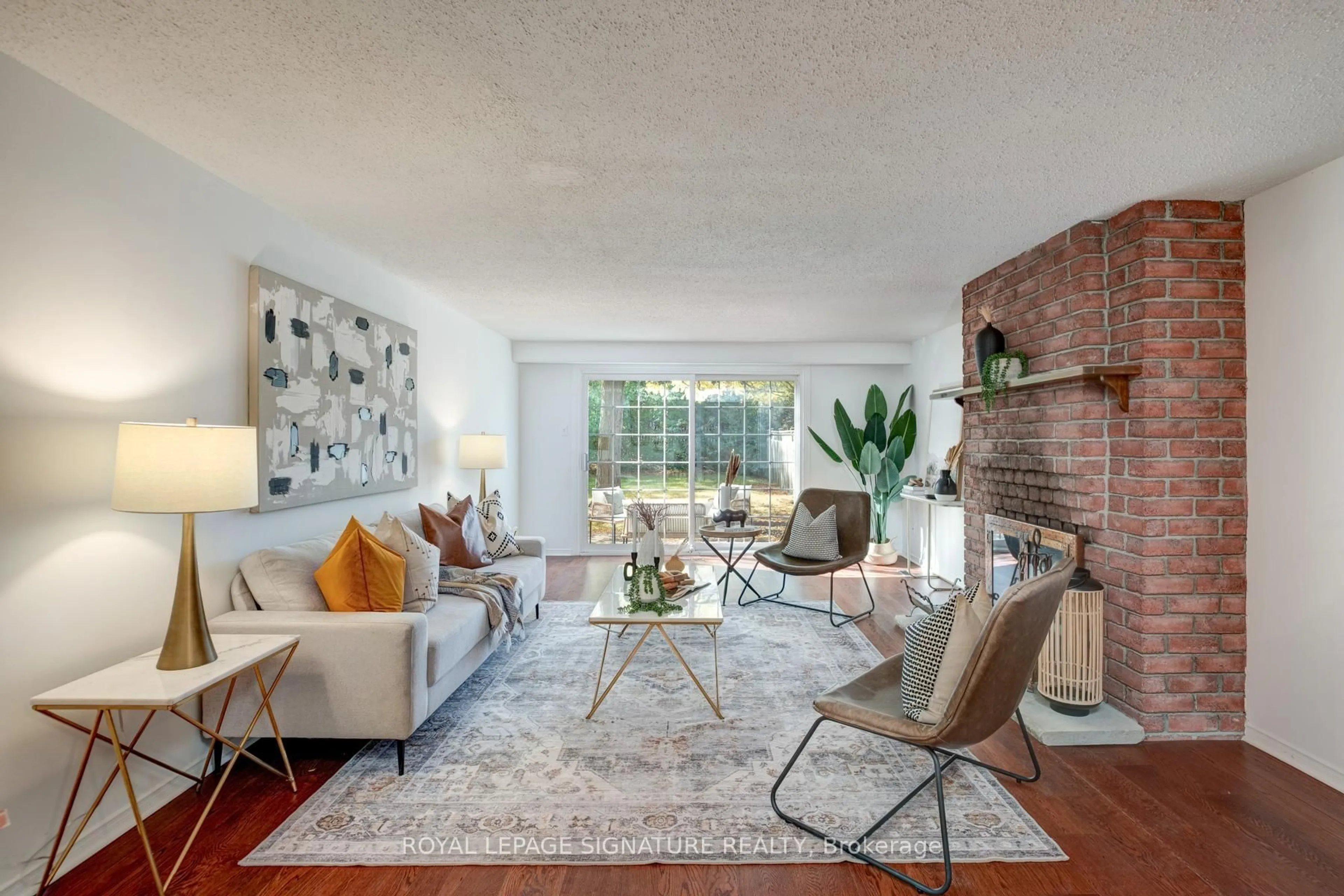 Living room with furniture, unknown for 1605 Belinda Crt, Pickering Ontario L1V 3T4