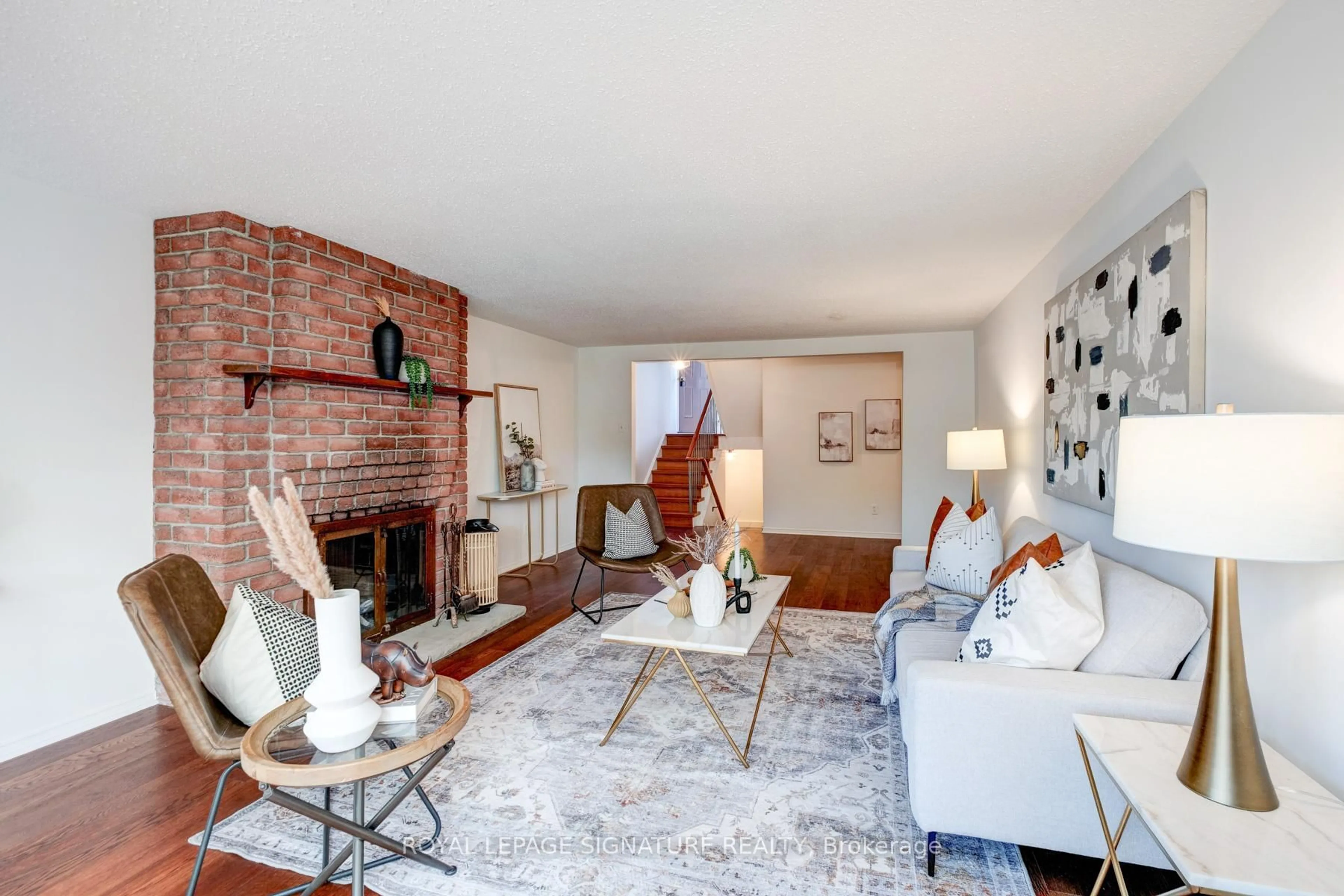 Living room with furniture, unknown for 1605 Belinda Crt, Pickering Ontario L1V 3T4