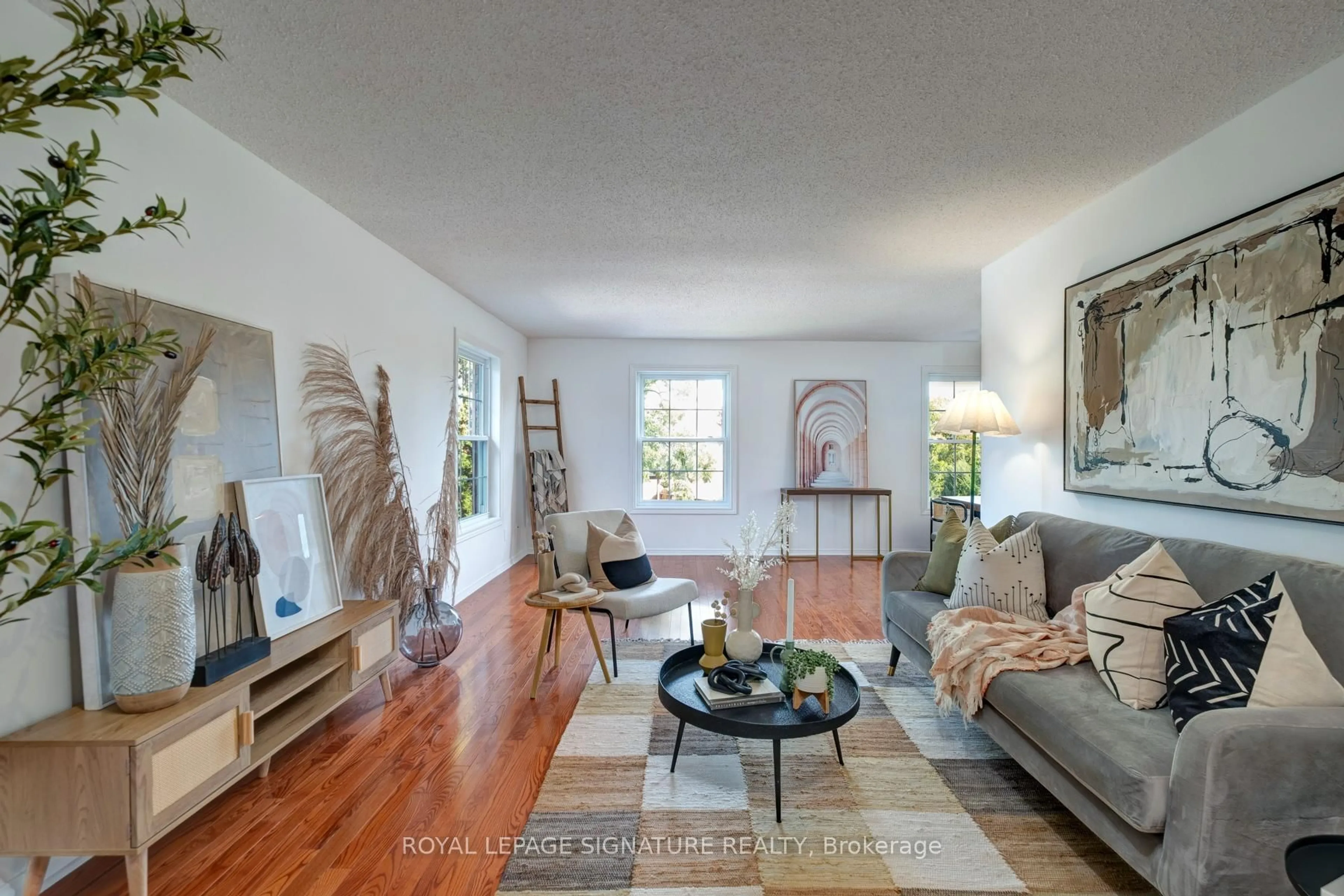 Living room with furniture, unknown for 1605 Belinda Crt, Pickering Ontario L1V 3T4