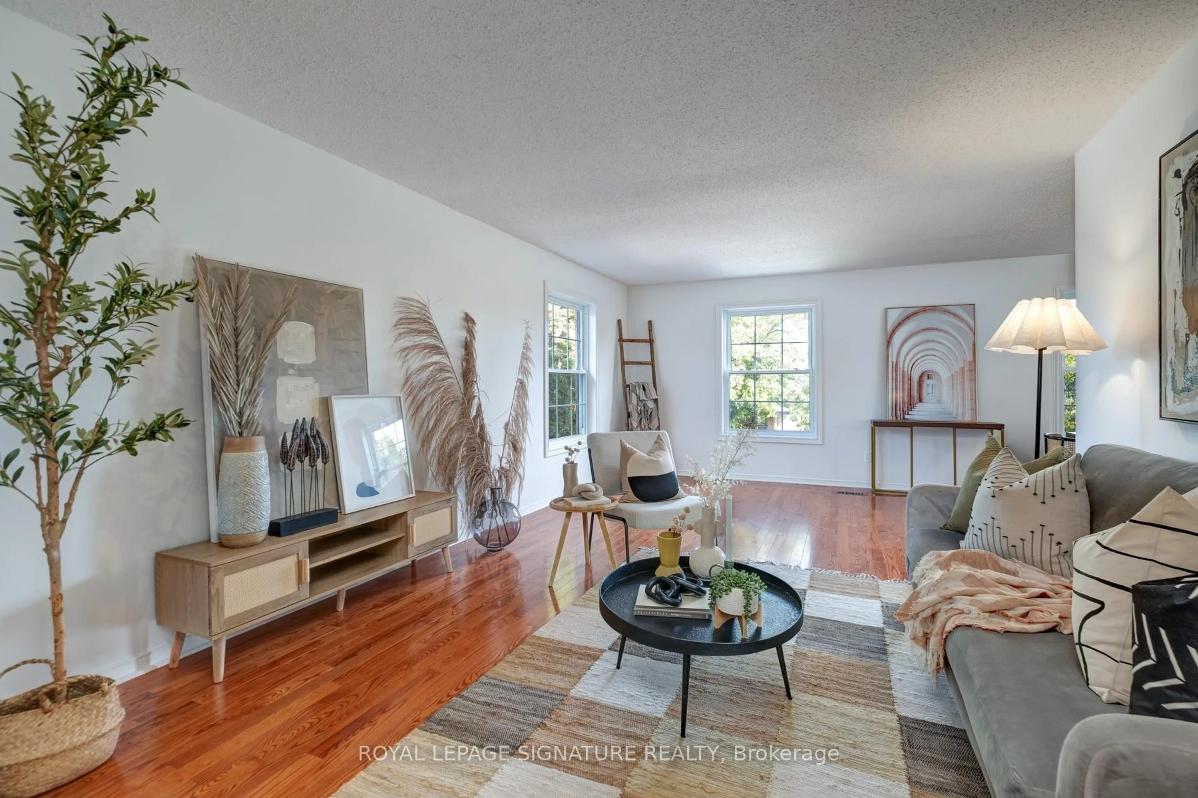 Living room with furniture, unknown for 1605 Belinda Crt, Pickering Ontario L1V 3T4