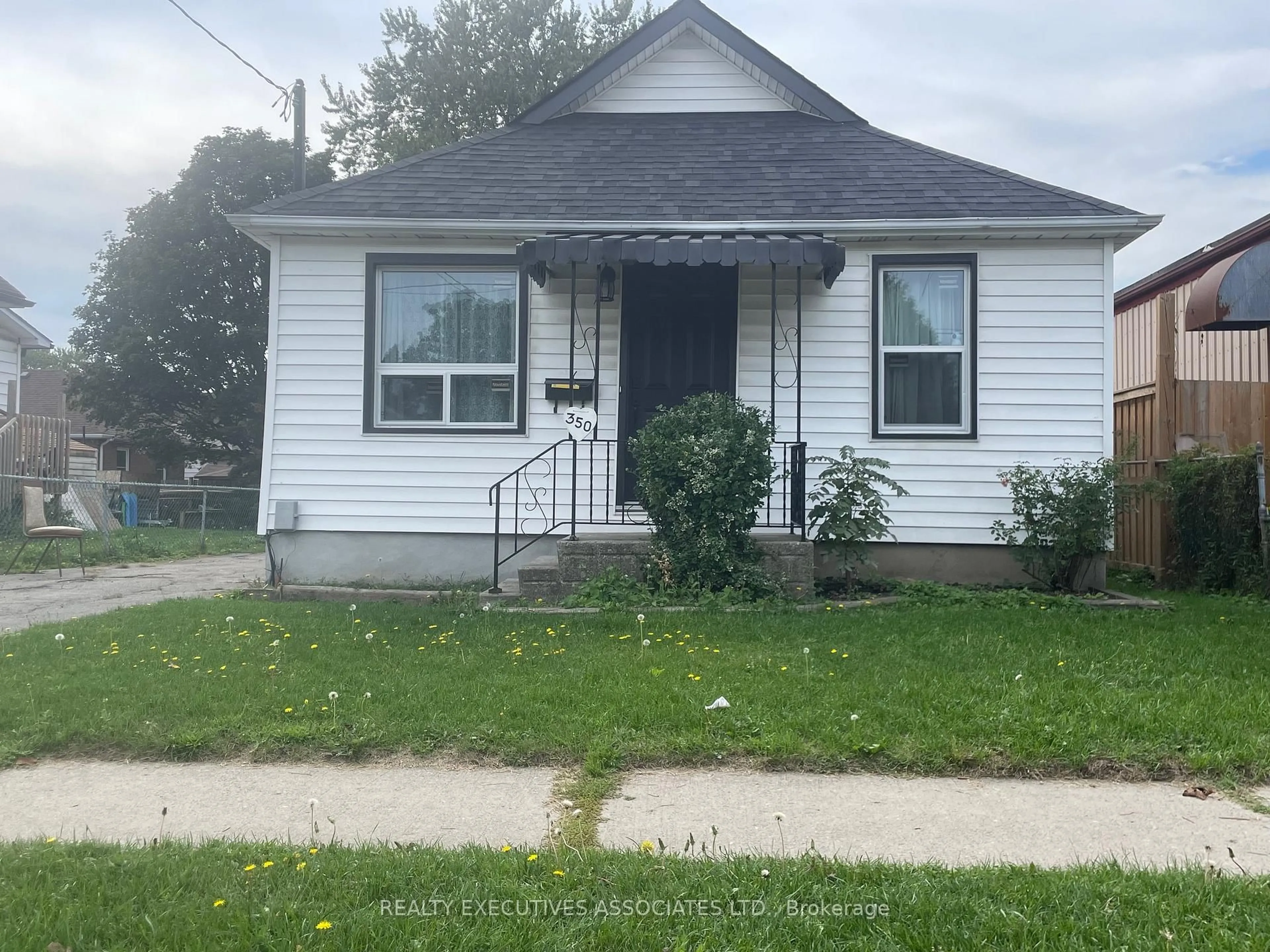 Home with vinyl exterior material, street for 350 Oshawa Blvd, Oshawa Ontario L1H 5S4