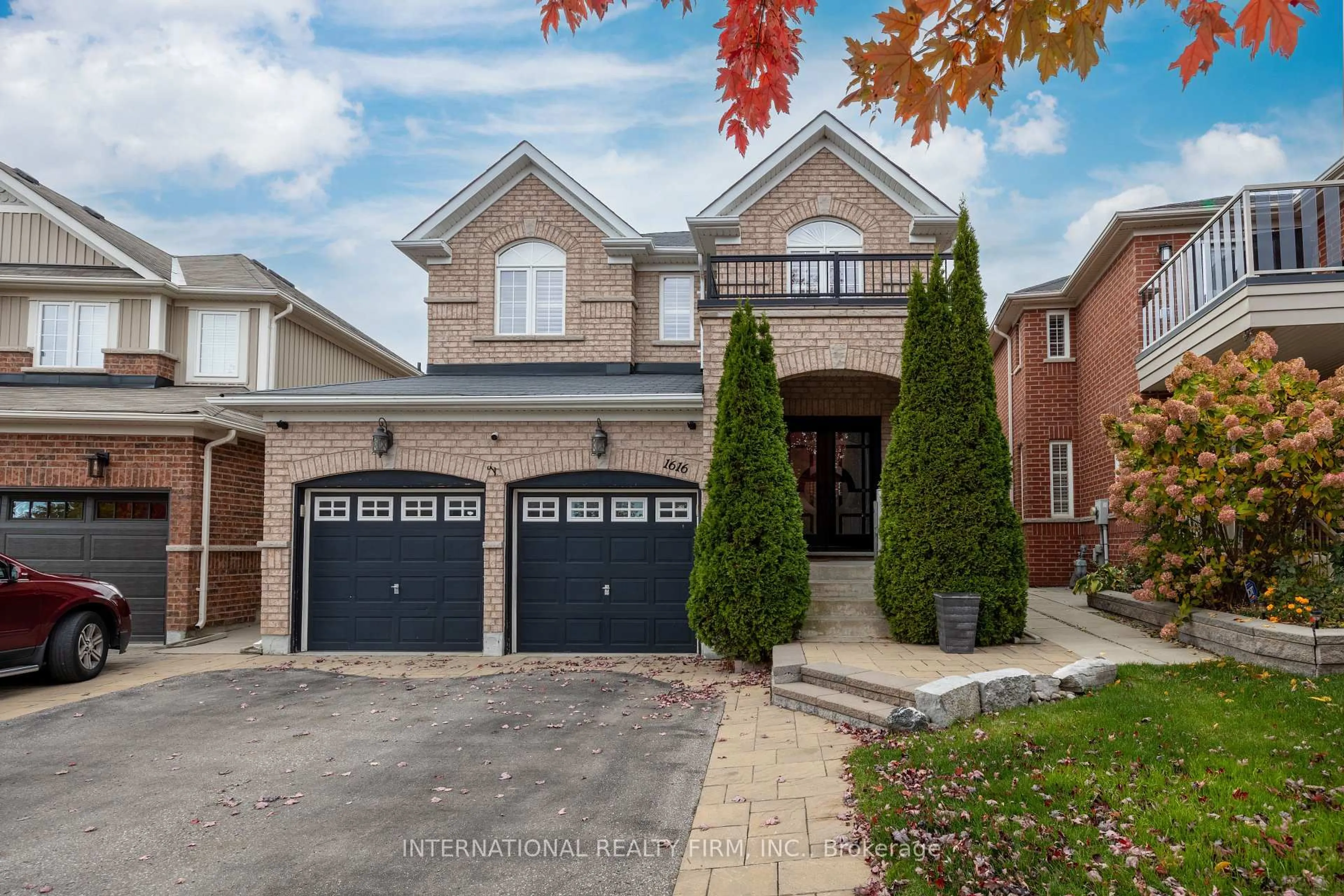 Home with brick exterior material, street for 1616 Glenbourne Dr, Oshawa Ontario L1K 0G2