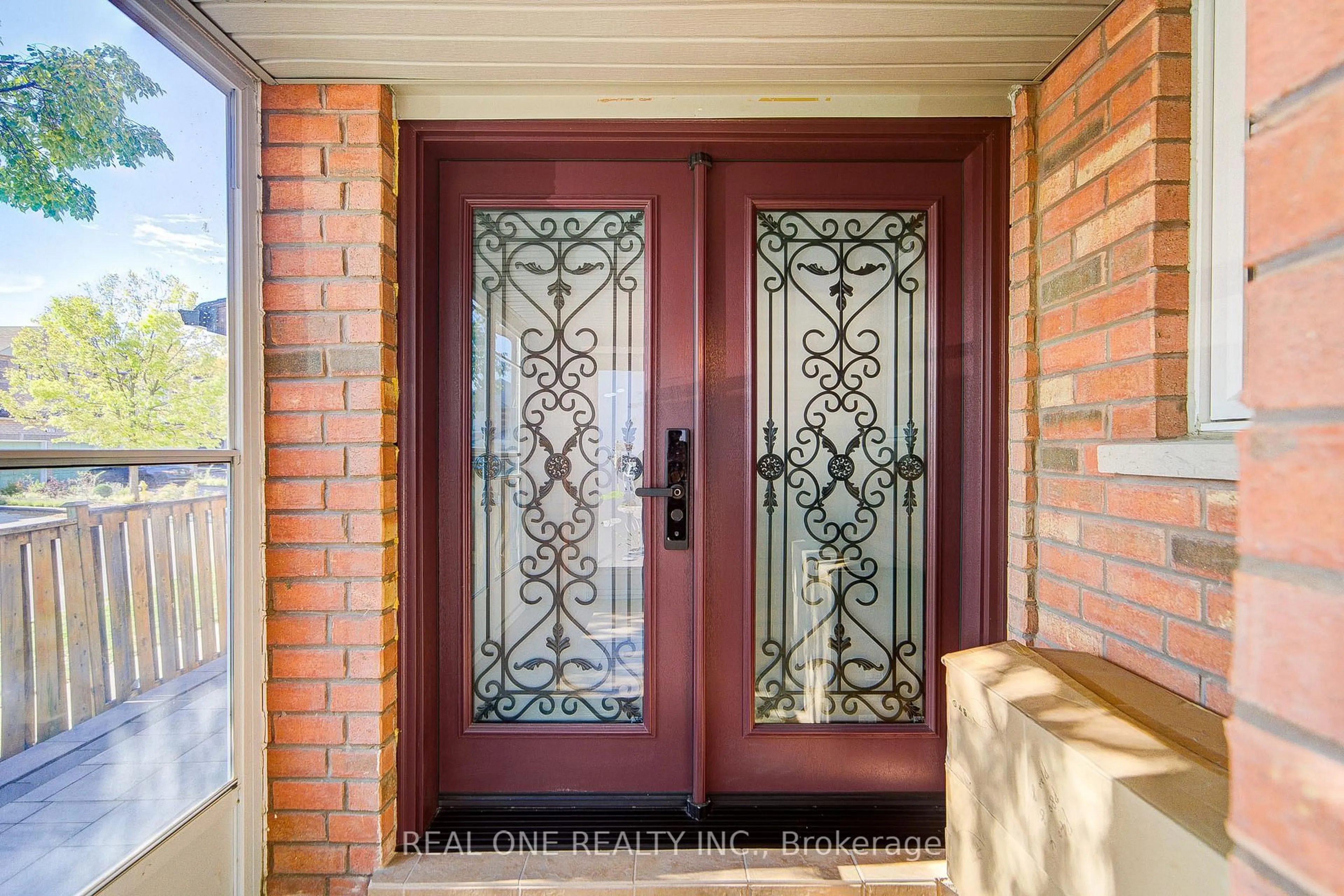 Indoor entryway for 118 Shepton Way, Toronto Ontario M1V 5N5