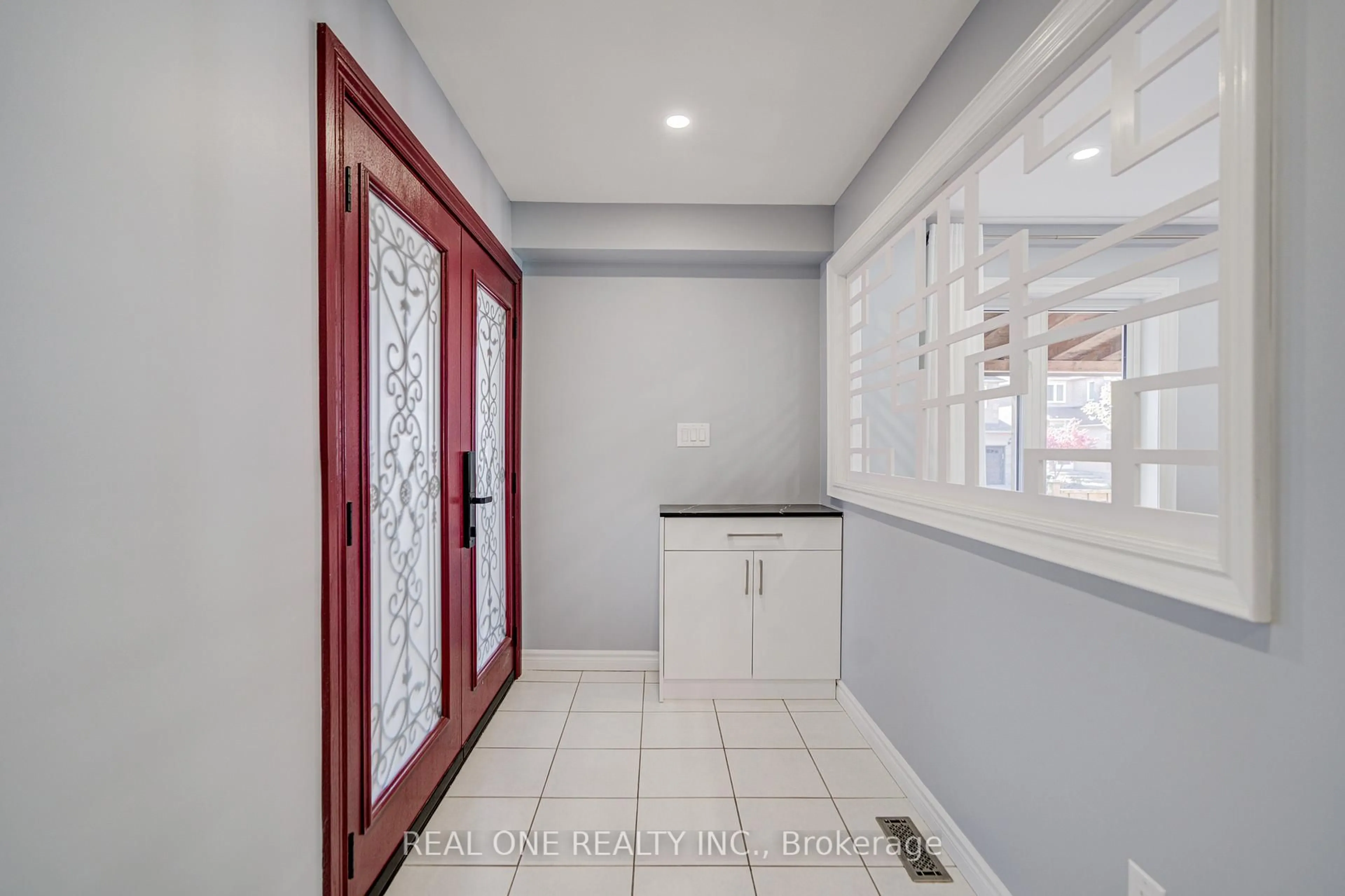 Indoor entryway for 118 Shepton Way, Toronto Ontario M1V 5N5