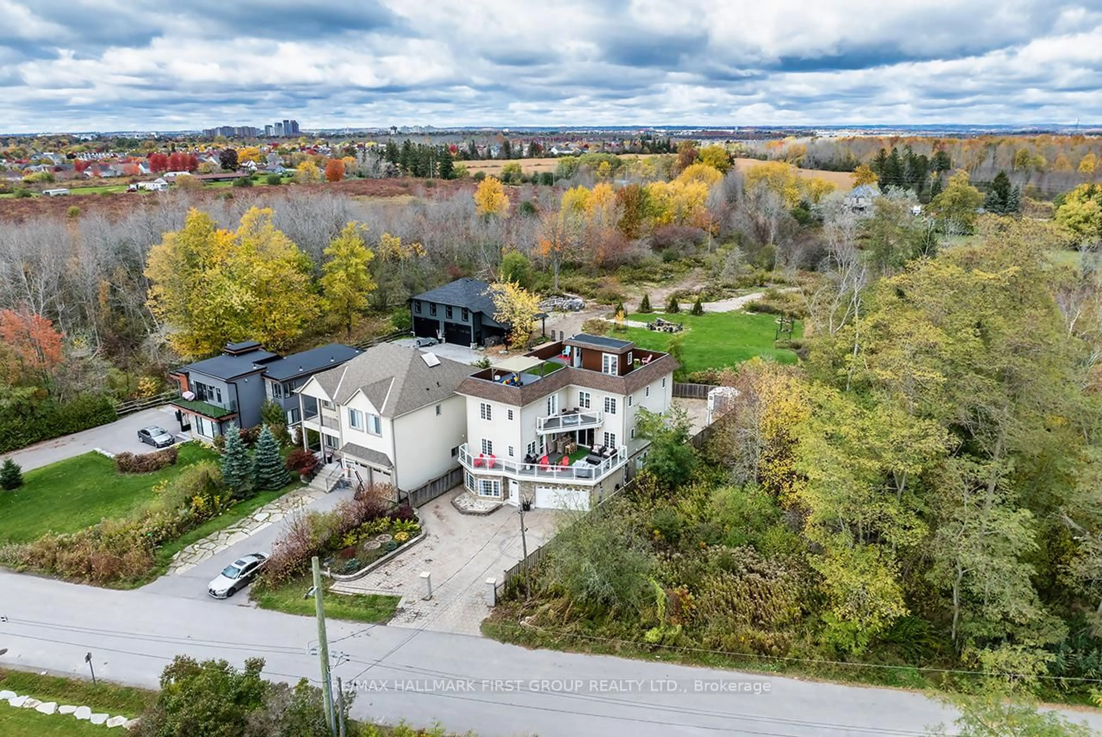 A pic from outside/outdoor area/front of a property/back of a property/a pic from drone, mountain view for 55 Ontoro Blvd, Ajax Ontario L1Z 1X6
