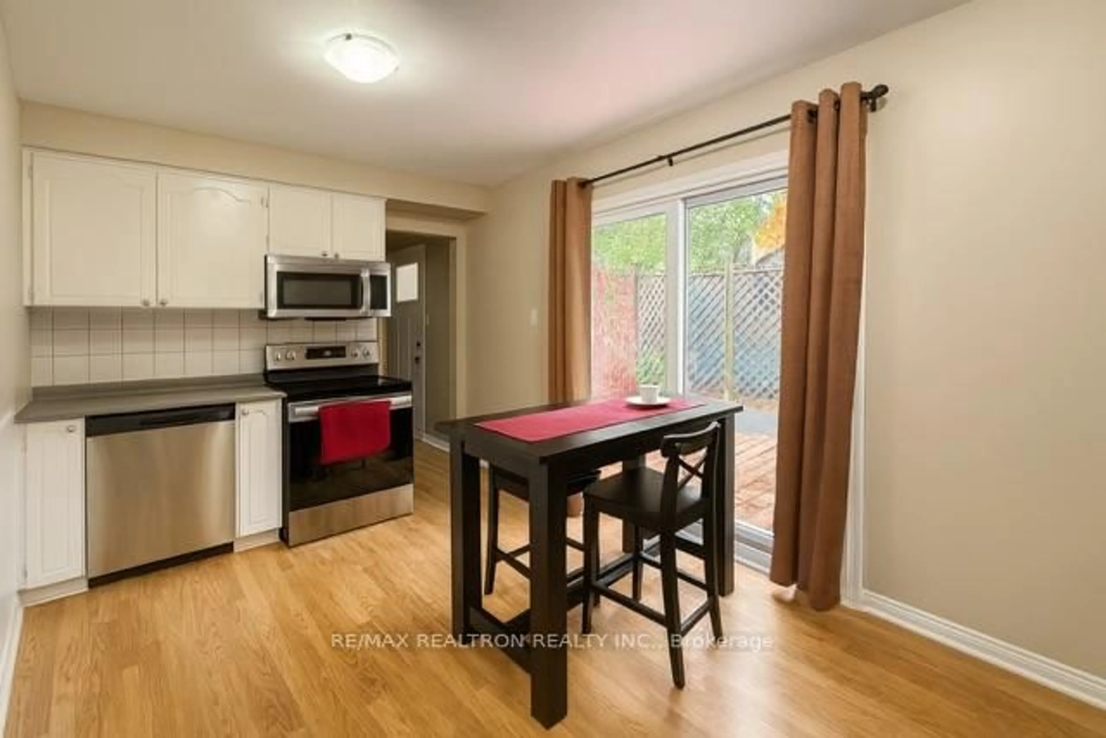 Unknown for 21 Vanessa Pl, Whitby Ontario L1N 6V1