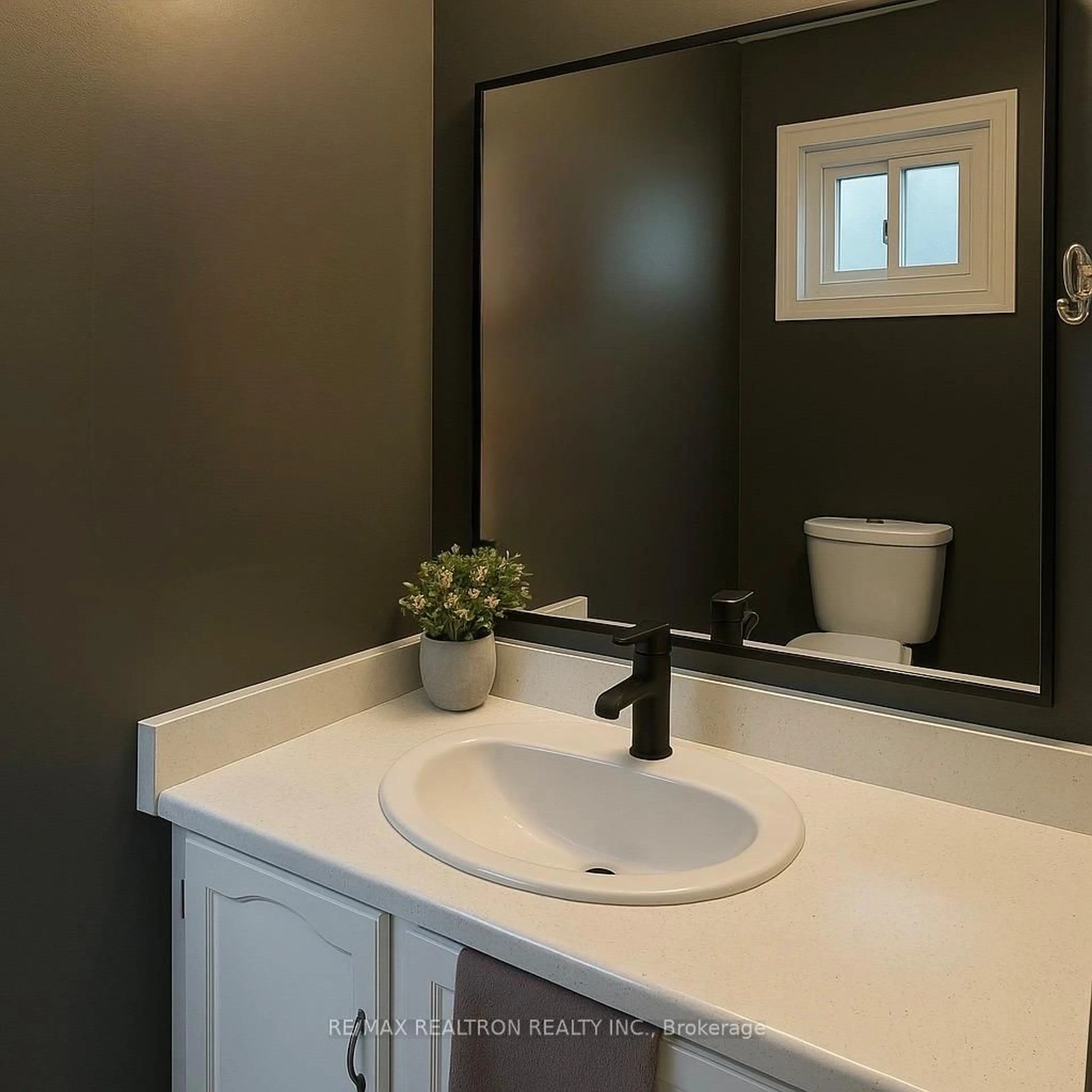 Contemporary bathroom, ceramic/tile floor for 21 Vanessa Pl, Whitby Ontario L1N 6V1