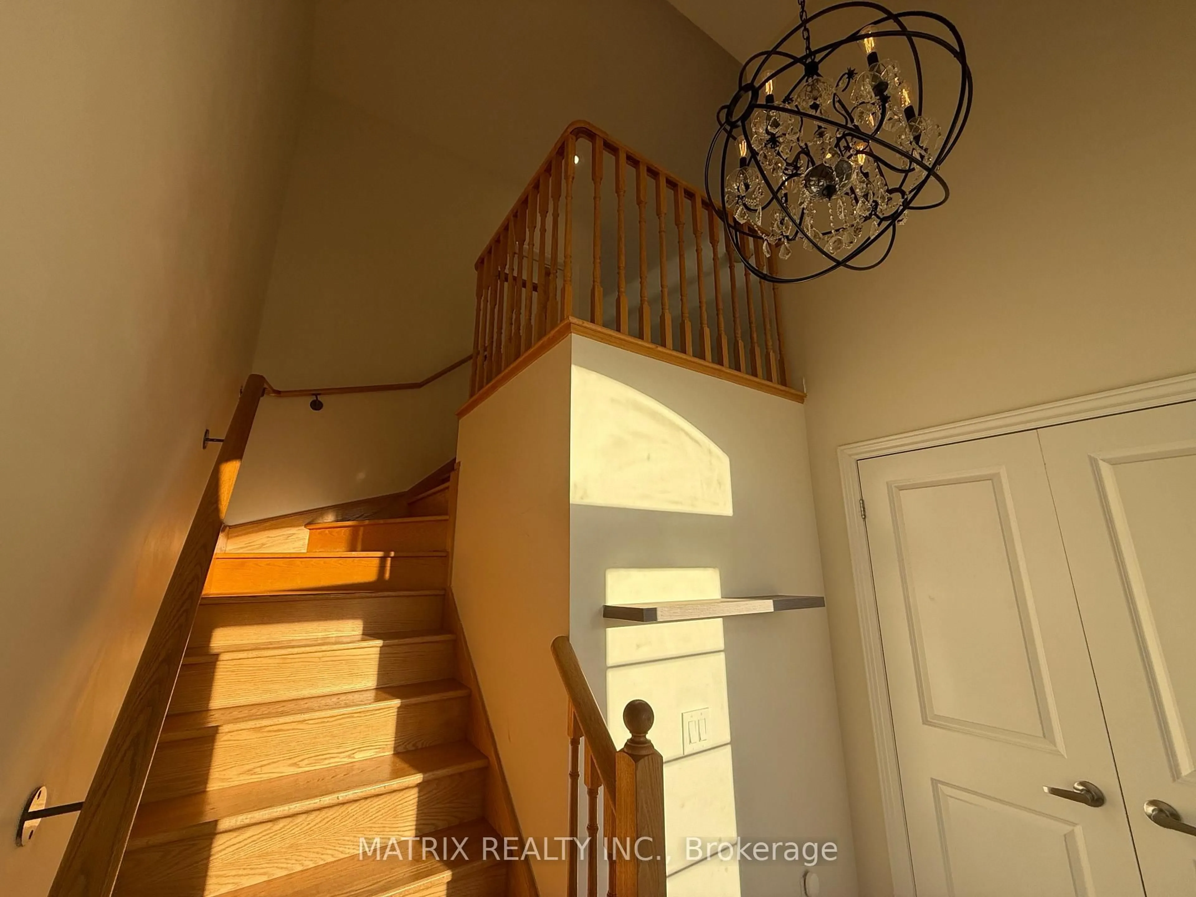 Indoor foyer for 2349 Usman Rd, Pickering Ontario L1X 0E1