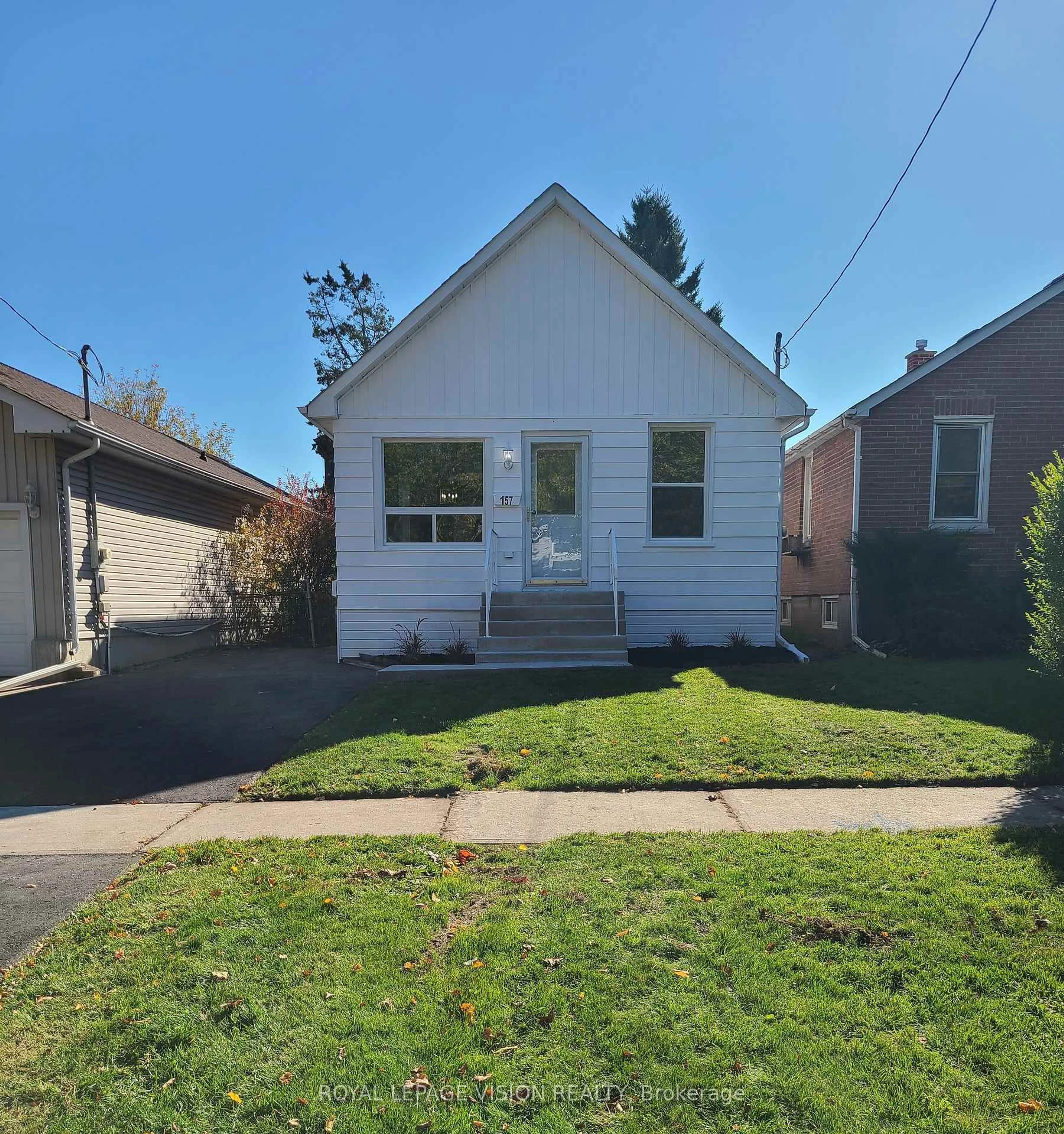 Unknown for 157 College Ave, Oshawa Ontario L1J 1R3