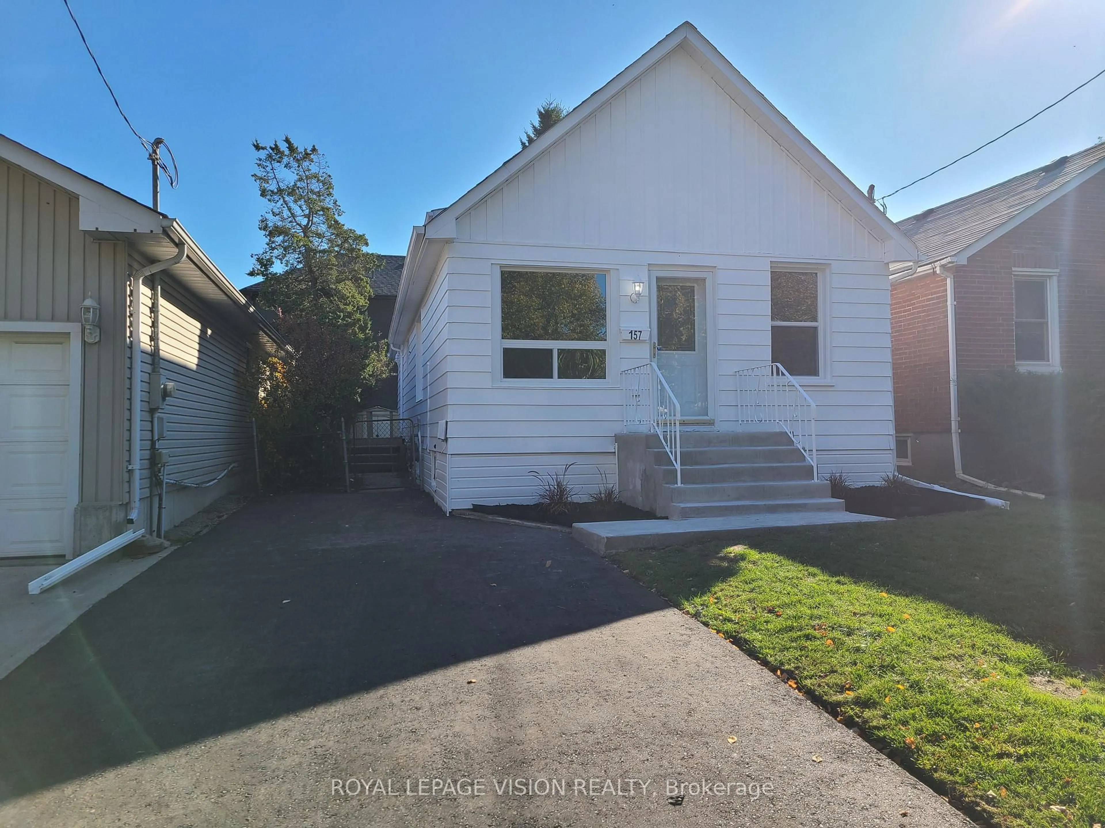 A pic from outside/outdoor area/front of a property/back of a property/a pic from drone, street for 157 College Ave, Oshawa Ontario L1J 1R3