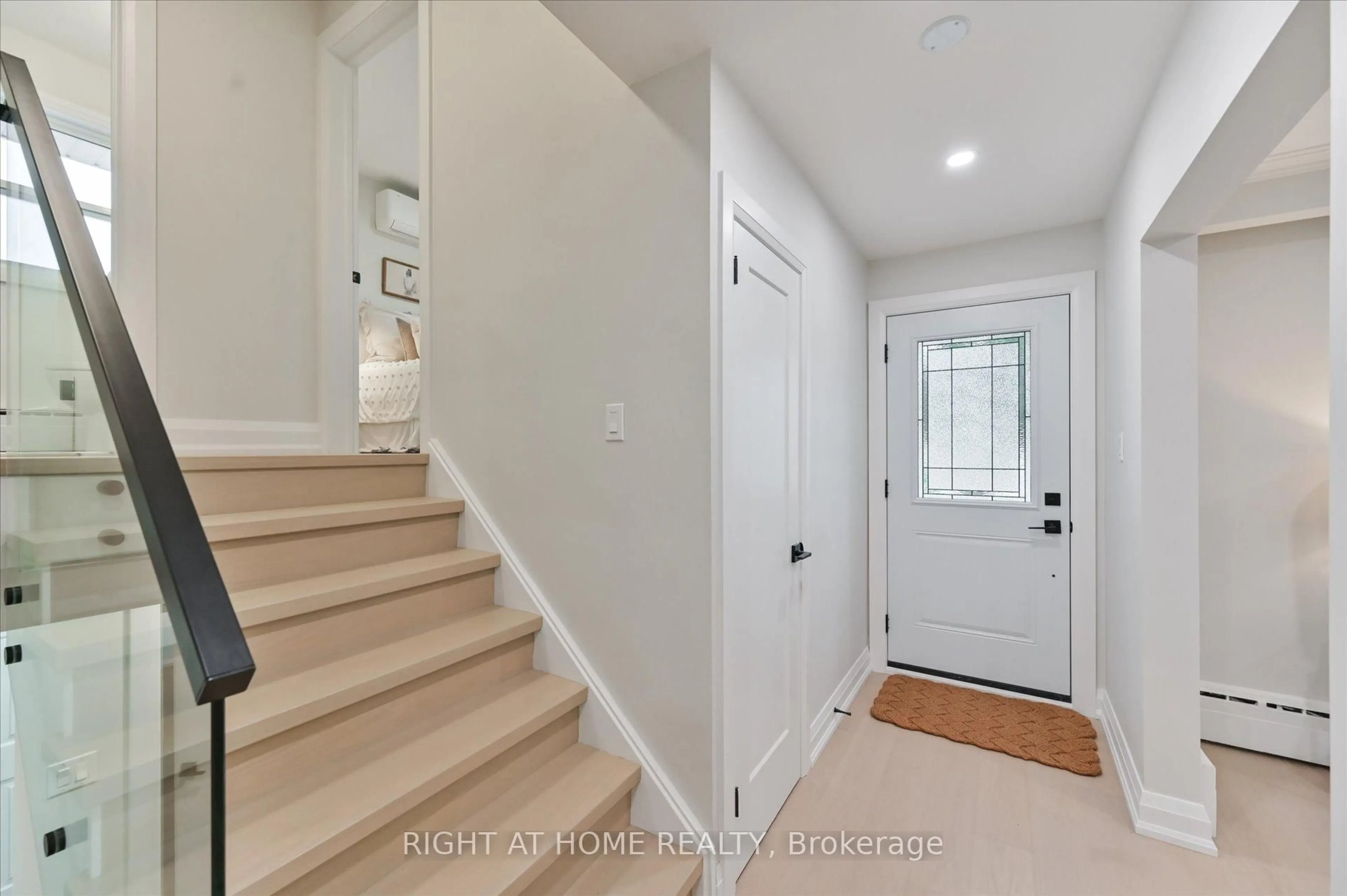 Indoor entryway for 173 Wishing Well Dr, Toronto Ontario M1T 1K3