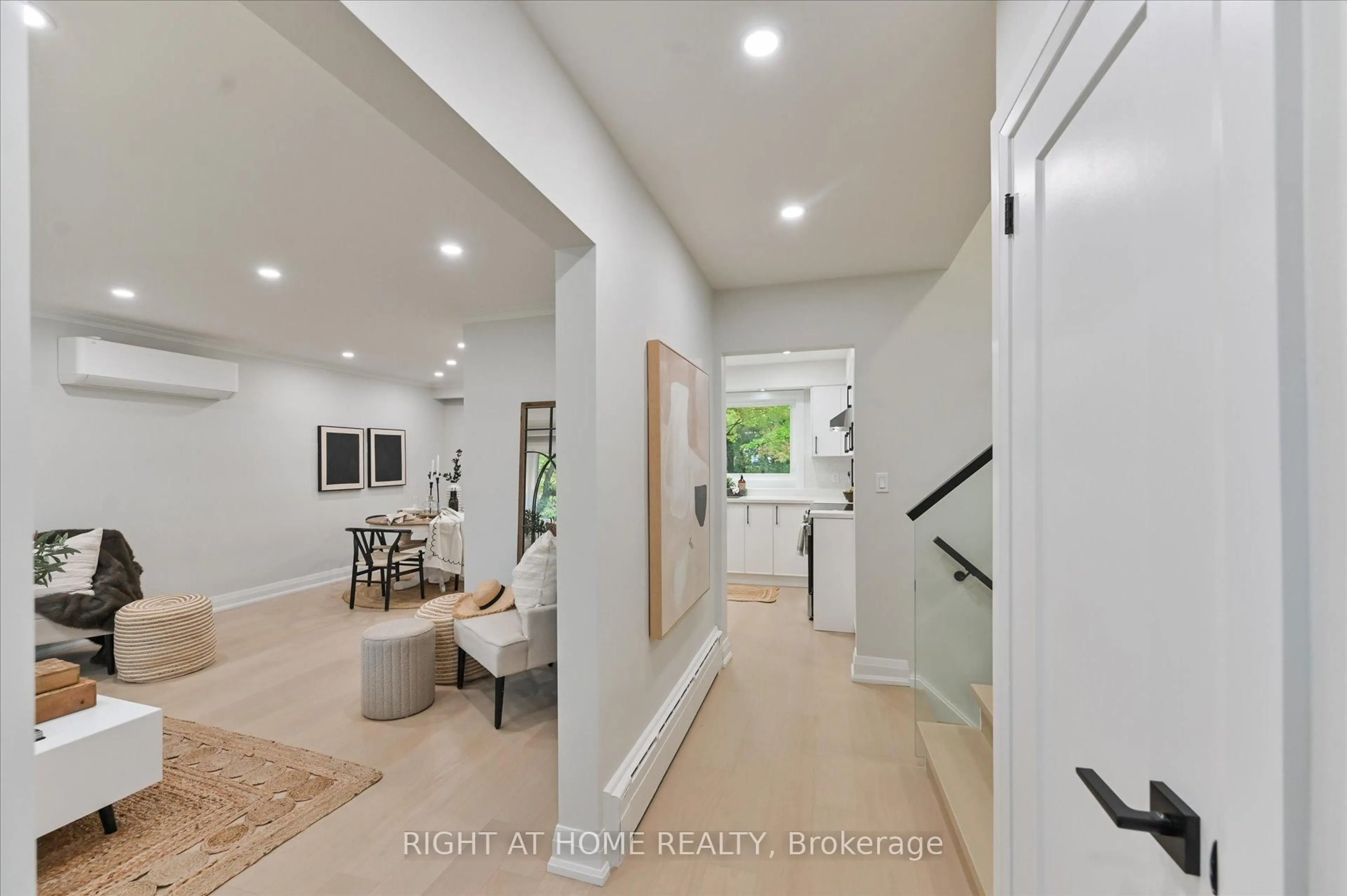 Indoor entryway for 173 Wishing Well Dr, Toronto Ontario M1T 1K3