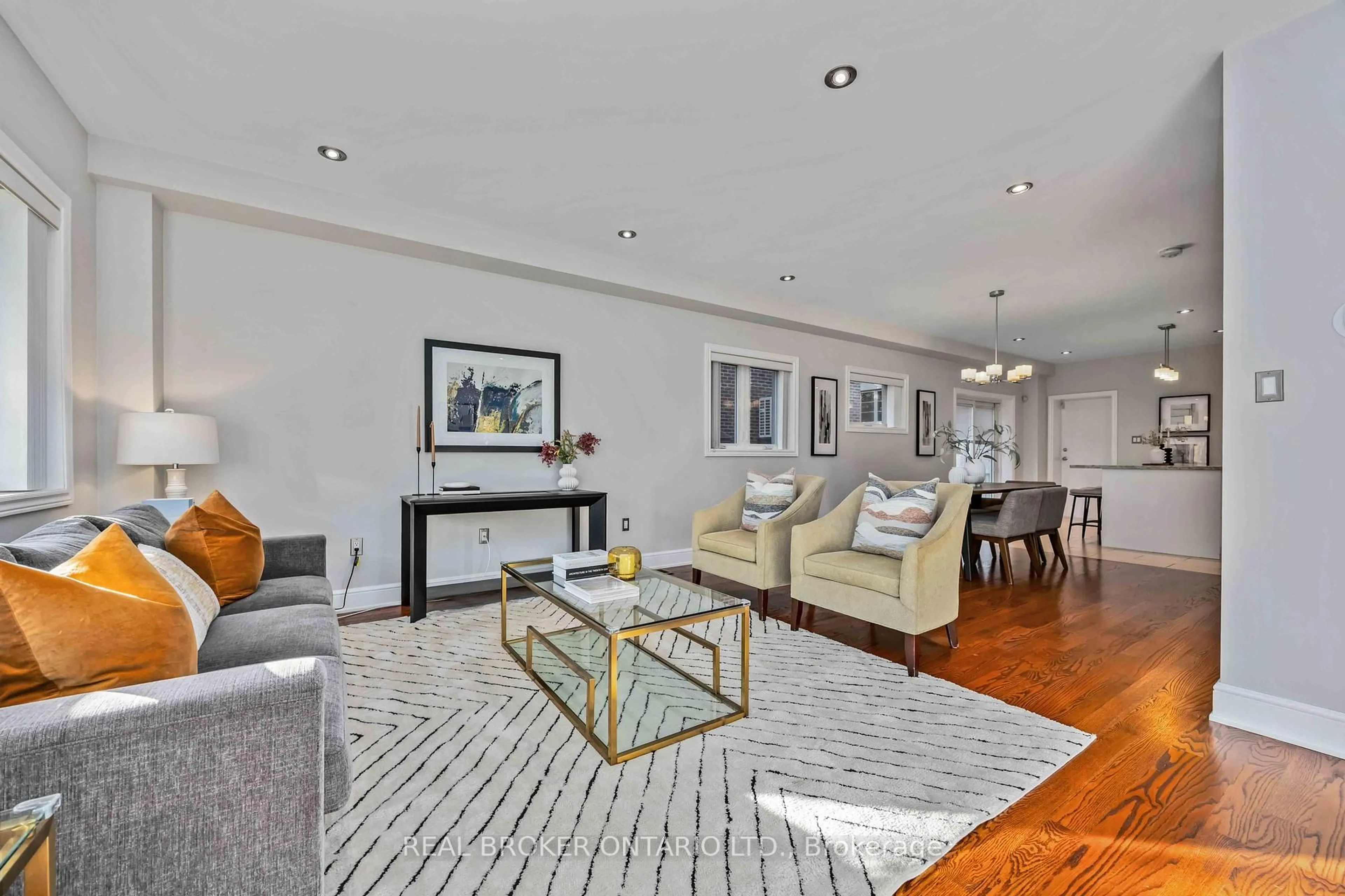 Living room with furniture, unknown for 122 Cedarcrest Blvd, Toronto Ontario M4B 2P3