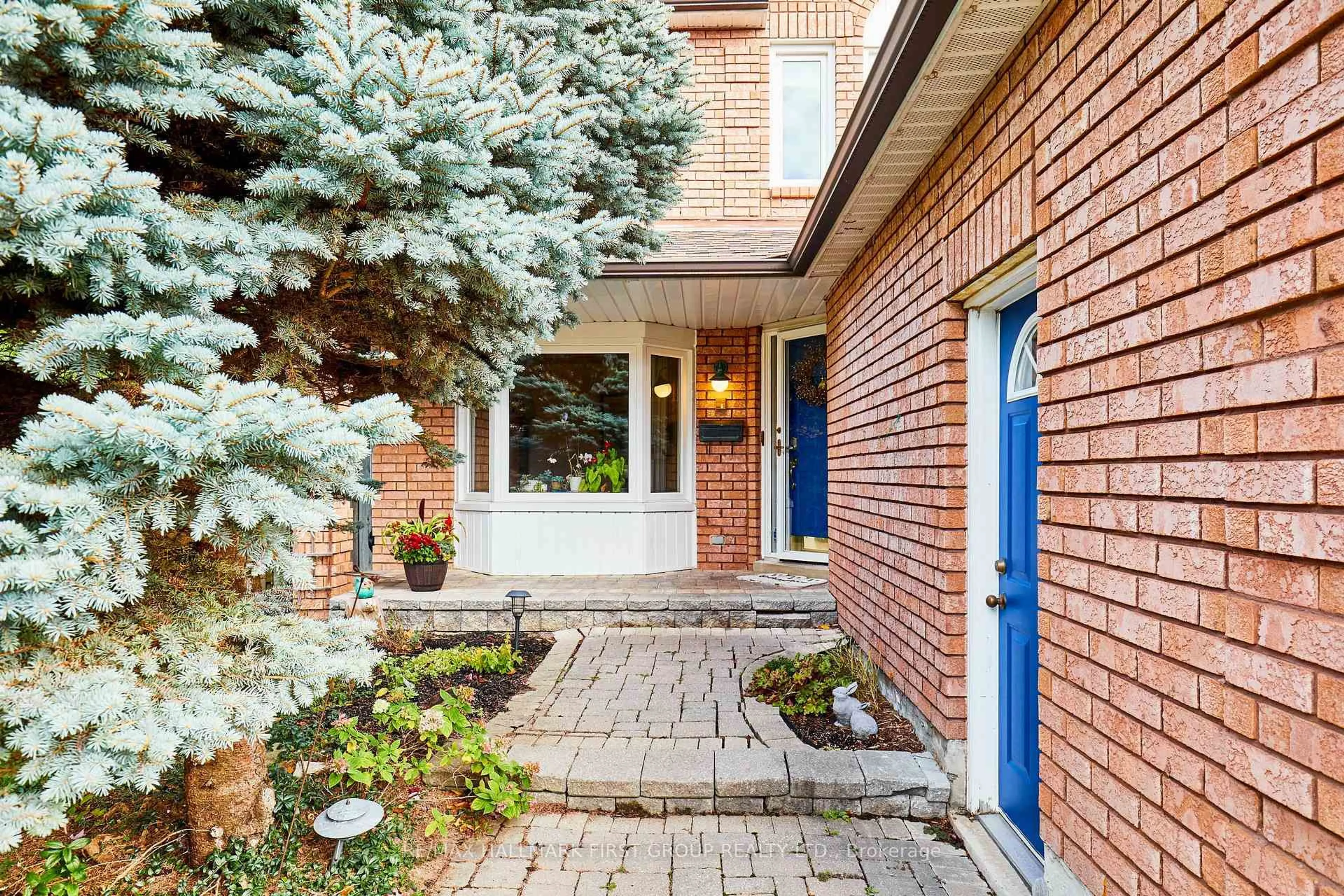 Home with brick exterior material, street for 1618 Baggins St, Pickering Ontario L1W 0B6